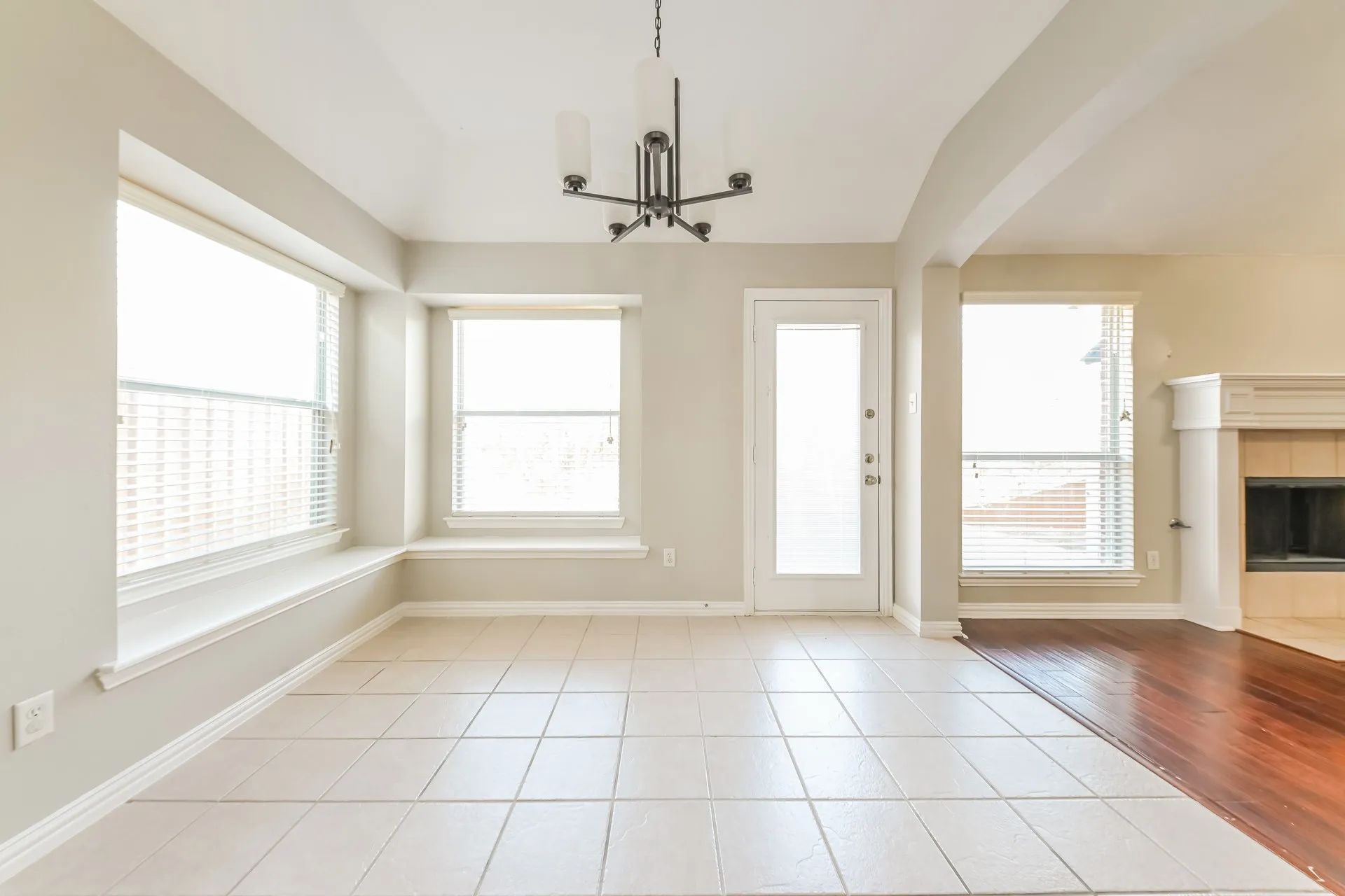 Single Family Residence For Rent in Dallas County , 3108 Silver Creek Drive, Mesquite, Texas 75181, 4 Bedroom, 3 Bathroom, 2 Garage spaces, 2,709 Sqft, built in 2009, mls#21374683, Real Estate Agent in Mesquite, Homes For Rent in Dallas county, Homes For Rent in Mesquite, Realtor in Mesquite Texas, Real Estate Brokerage Independent Realty Texas, Luminita Cordes Realtor