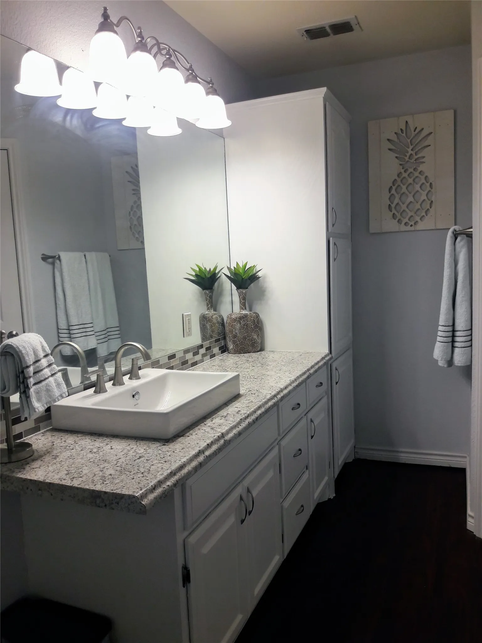 Single Family Residence For Rent in Taylor County , 3517 Mistletoe Court, Abilene, Texas 79606, 3 Bedroom, 2 Bathroom, 2 Garage spaces, 1,376 Sqft, built in 1997, mls#21374686, Real Estate Agent in Abilene, Homes For Rent in Taylor county, Homes For Rent in Abilene, Realtor in Abilene Texas, Real Estate Brokerage Independent Realty Texas, Luminita Cordes Realtor