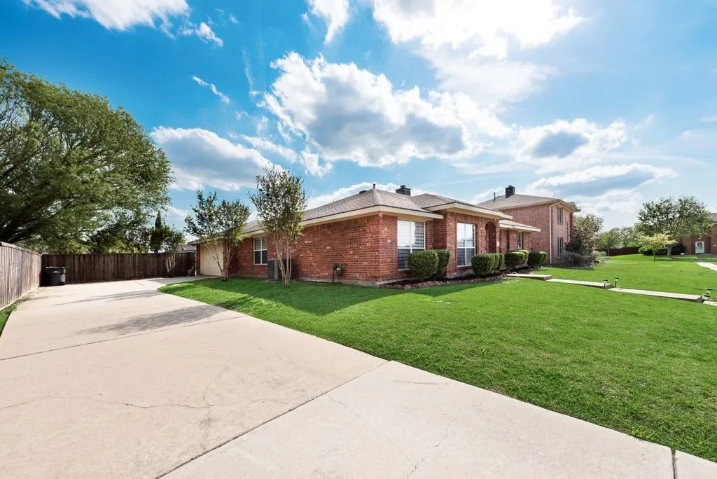 Single Family Residence For Rent in Collin County , 506 Pecos Path Drive, Murphy, Texas 75094, 4 Bedroom, 2 Bathroom, 2 Garage spaces, 2,163 Sqft, built in 2001, mls#21370899, Real Estate Agent in Murphy, Homes For Rent in Collin county, Homes For Rent in Murphy, Realtor in Murphy Texas, Real Estate Brokerage Independent Realty Texas, Luminita Cordes Realtor