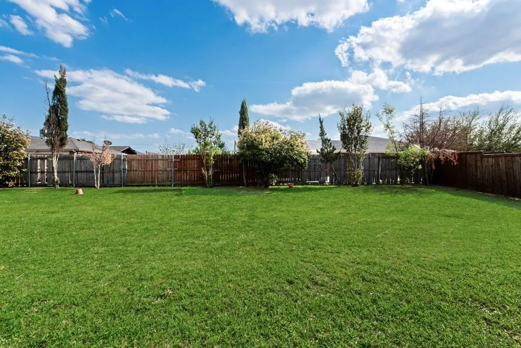 Single Family Residence For Rent in Collin County , 506 Pecos Path Drive, Murphy, Texas 75094, 4 Bedroom, 2 Bathroom, 2 Garage spaces, 2,163 Sqft, built in 2001, mls#21370899, Real Estate Agent in Murphy, Homes For Rent in Collin county, Homes For Rent in Murphy, Realtor in Murphy Texas, Real Estate Brokerage Independent Realty Texas, Luminita Cordes Realtor