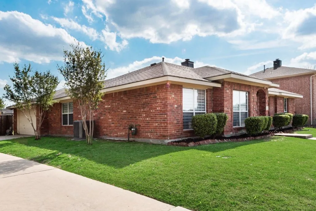 Single Family Residence For Rent in Collin County , 506 Pecos Path Drive, Murphy, Texas 75094, 4 Bedroom, 2 Bathroom, 2 Garage spaces, 2,163 Sqft, built in 2001, mls#21370899, Real Estate Agent in Murphy, Homes For Rent in Collin county, Homes For Rent in Murphy, Realtor in Murphy Texas, Real Estate Brokerage Independent Realty Texas, Luminita Cordes Realtor