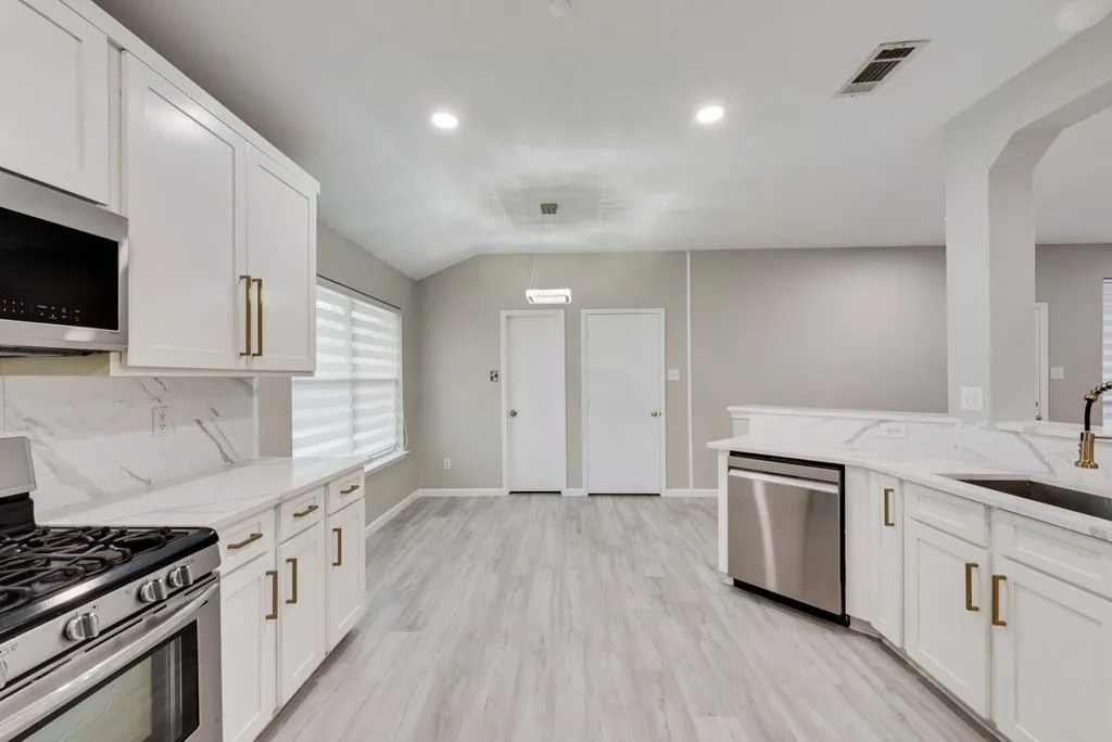 Single Family Residence For Rent in Collin County , 506 Pecos Path Drive, Murphy, Texas 75094, 4 Bedroom, 2 Bathroom, 2 Garage spaces, 2,163 Sqft, built in 2001, mls#21370899, Real Estate Agent in Murphy, Homes For Rent in Collin county, Homes For Rent in Murphy, Realtor in Murphy Texas, Real Estate Brokerage Independent Realty Texas, Luminita Cordes Realtor