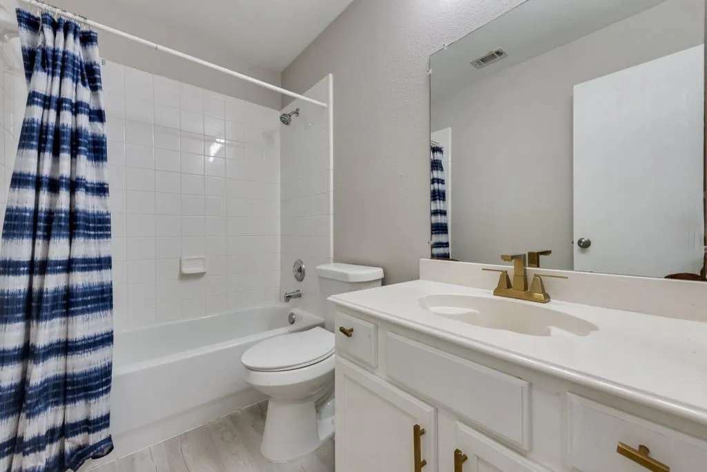Single Family Residence For Rent in Collin County , 506 Pecos Path Drive, Murphy, Texas 75094, 4 Bedroom, 2 Bathroom, 2 Garage spaces, 2,163 Sqft, built in 2001, mls#21370899, Real Estate Agent in Murphy, Homes For Rent in Collin county, Homes For Rent in Murphy, Realtor in Murphy Texas, Real Estate Brokerage Independent Realty Texas, Luminita Cordes Realtor
