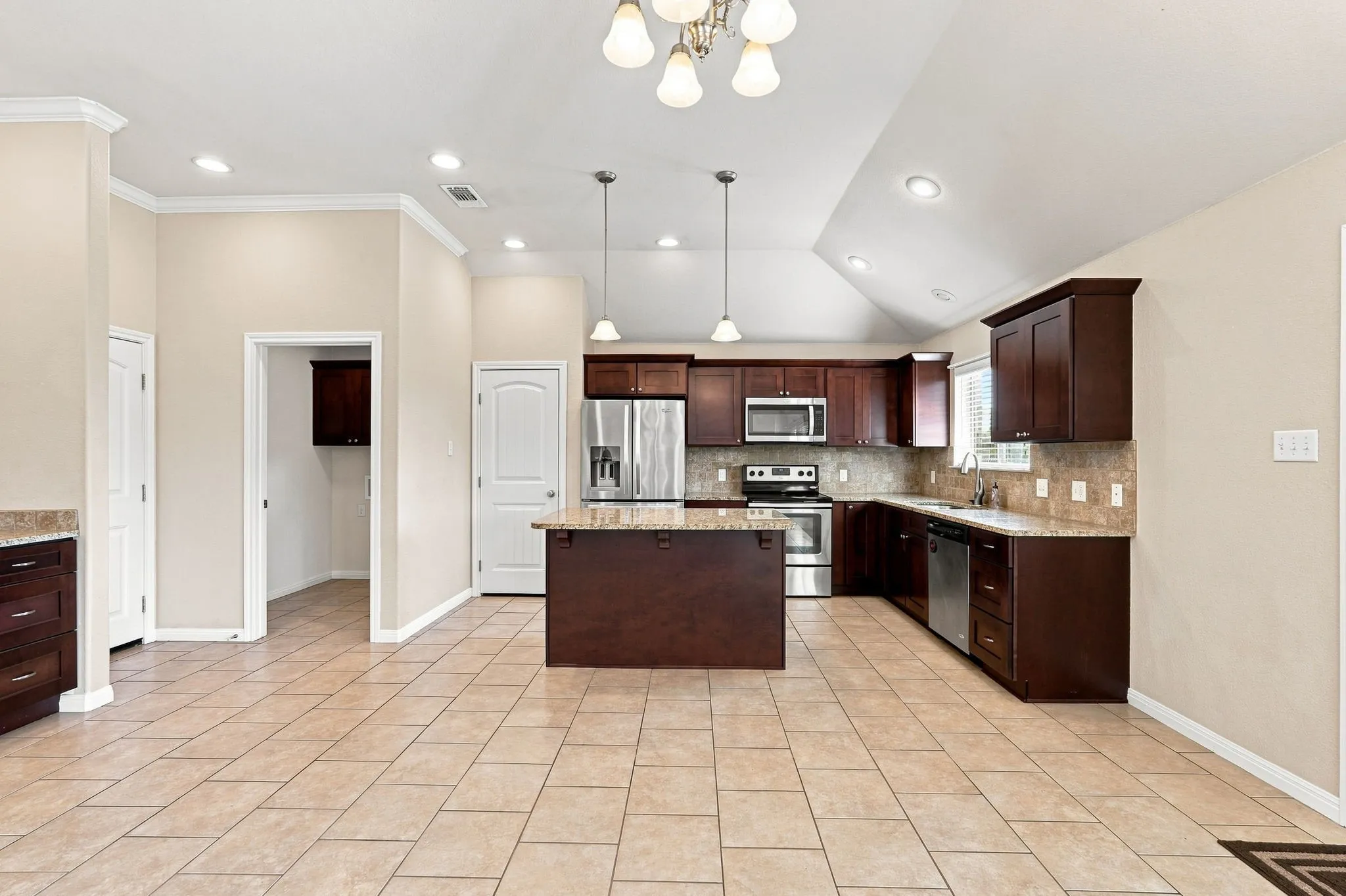 Single Family Residence For Sale in Taylor County , 3425 Firedog Road, Abilene, Texas 79606, 3 Bedroom, 2 Bathroom, 2 Garage spaces, 1,590 Sqft, built in 2014, mls#21374409, Real Estate Agent in Abilene, Homes For Sale in Taylor county, Homes For Sale in Abilene, Realtor in Abilene Texas, Real Estate Brokerage Independent Realty Texas, Luminita Cordes Realtor
