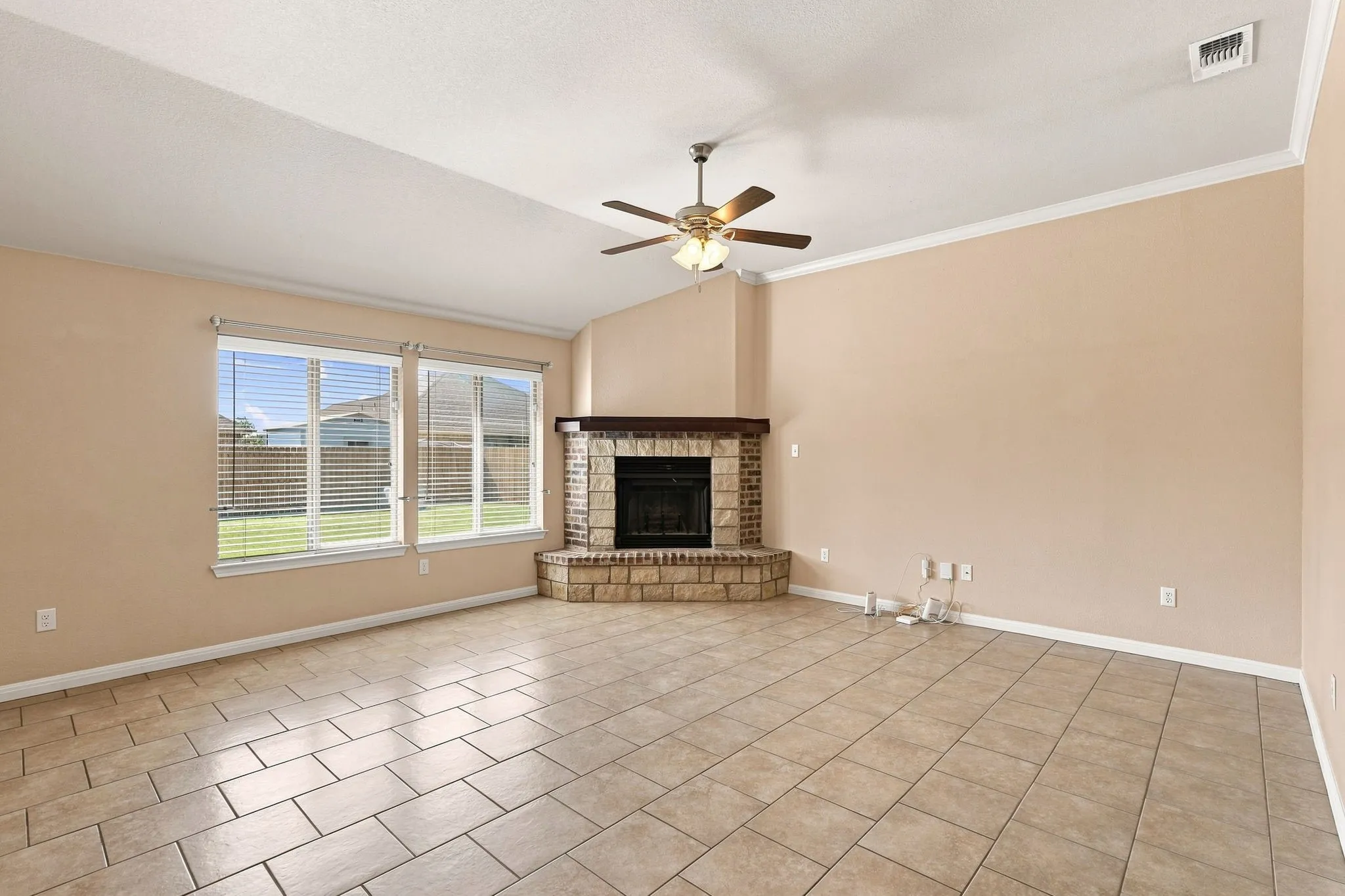 Single Family Residence For Sale in Taylor County , 3425 Firedog Road, Abilene, Texas 79606, 3 Bedroom, 2 Bathroom, 2 Garage spaces, 1,590 Sqft, built in 2014, mls#21374409, Real Estate Agent in Abilene, Homes For Sale in Taylor county, Homes For Sale in Abilene, Realtor in Abilene Texas, Real Estate Brokerage Independent Realty Texas, Luminita Cordes Realtor