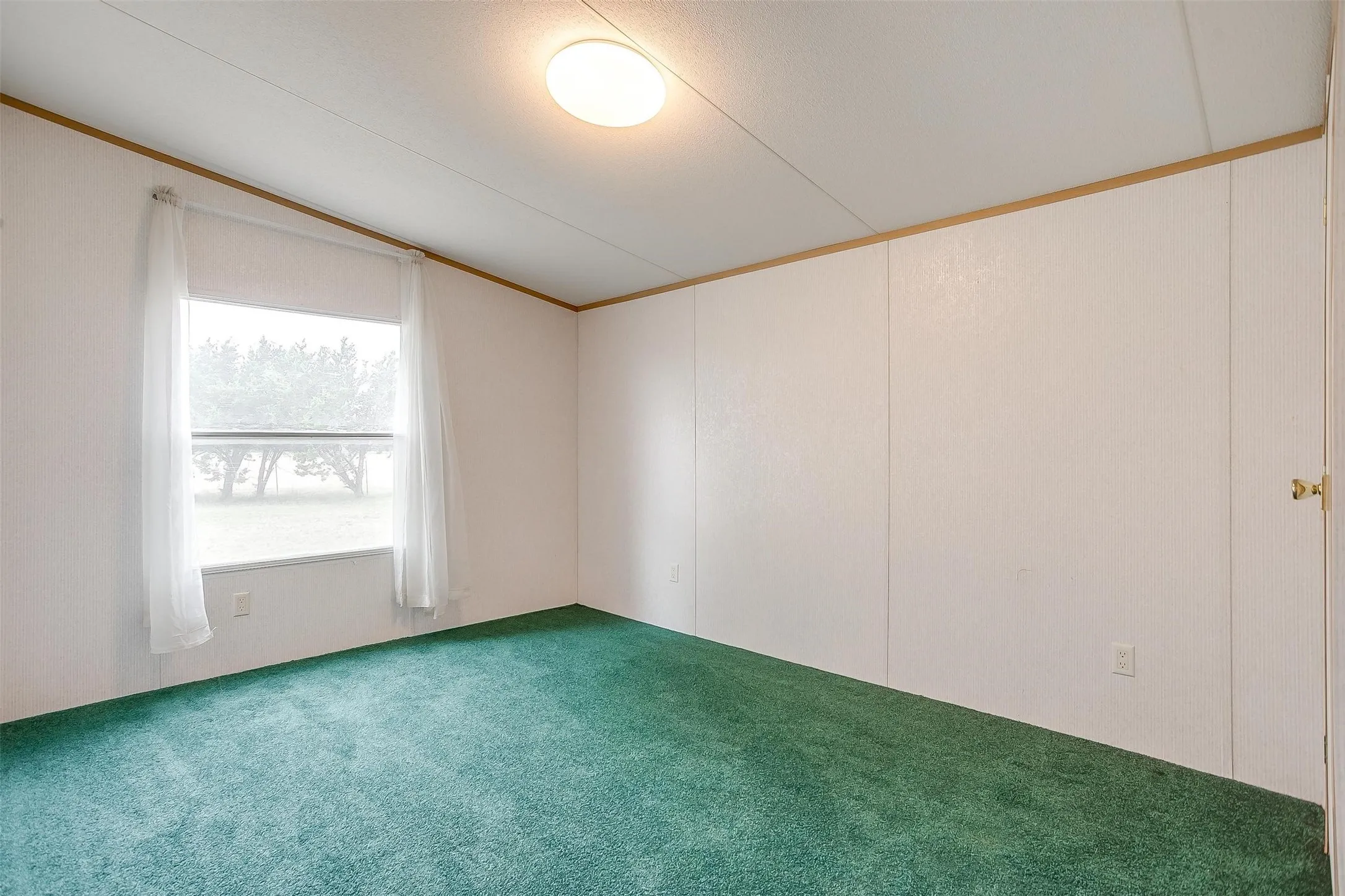 Manufactured Home For Sale in Johnson County , 9064 Summit Court E, Cleburne, Texas 76033, 4 Bedroom, 2 Bathroom, Garage spaces, 1,568 Sqft, built in 1998, mls#21374363, Real Estate Agent in Cleburne, Homes For Sale in Johnson county, Homes For Sale in Cleburne, Realtor in Cleburne Texas, Real Estate Brokerage Independent Realty Texas, Luminita Cordes Realtor