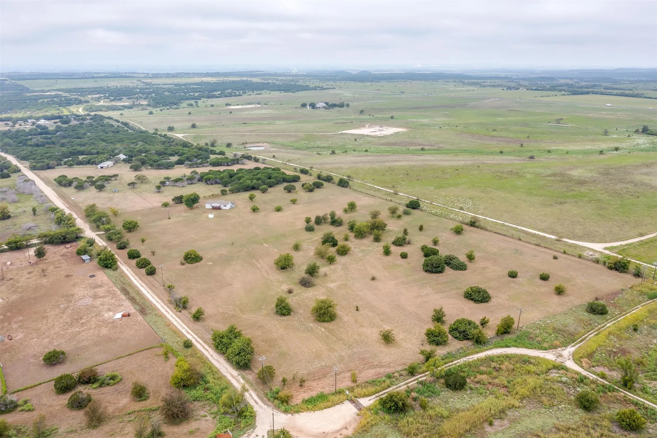 Manufactured Home For Sale in Johnson County , 9064 Summit Court E, Cleburne, Texas 76033, 4 Bedroom, 2 Bathroom, Garage spaces, 1,568 Sqft, built in 1998, mls#21374363, Real Estate Agent in Cleburne, Homes For Sale in Johnson county, Homes For Sale in Cleburne, Realtor in Cleburne Texas, Real Estate Brokerage Independent Realty Texas, Luminita Cordes Realtor