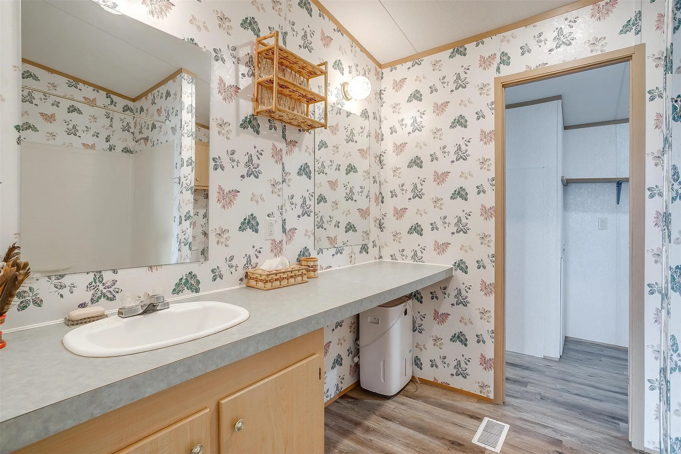 Manufactured Home For Sale in Johnson County , 9064 Summit Court E, Cleburne, Texas 76033, 4 Bedroom, 2 Bathroom, Garage spaces, 1,568 Sqft, built in 1998, mls#21374363, Real Estate Agent in Cleburne, Homes For Sale in Johnson county, Homes For Sale in Cleburne, Realtor in Cleburne Texas, Real Estate Brokerage Independent Realty Texas, Luminita Cordes Realtor