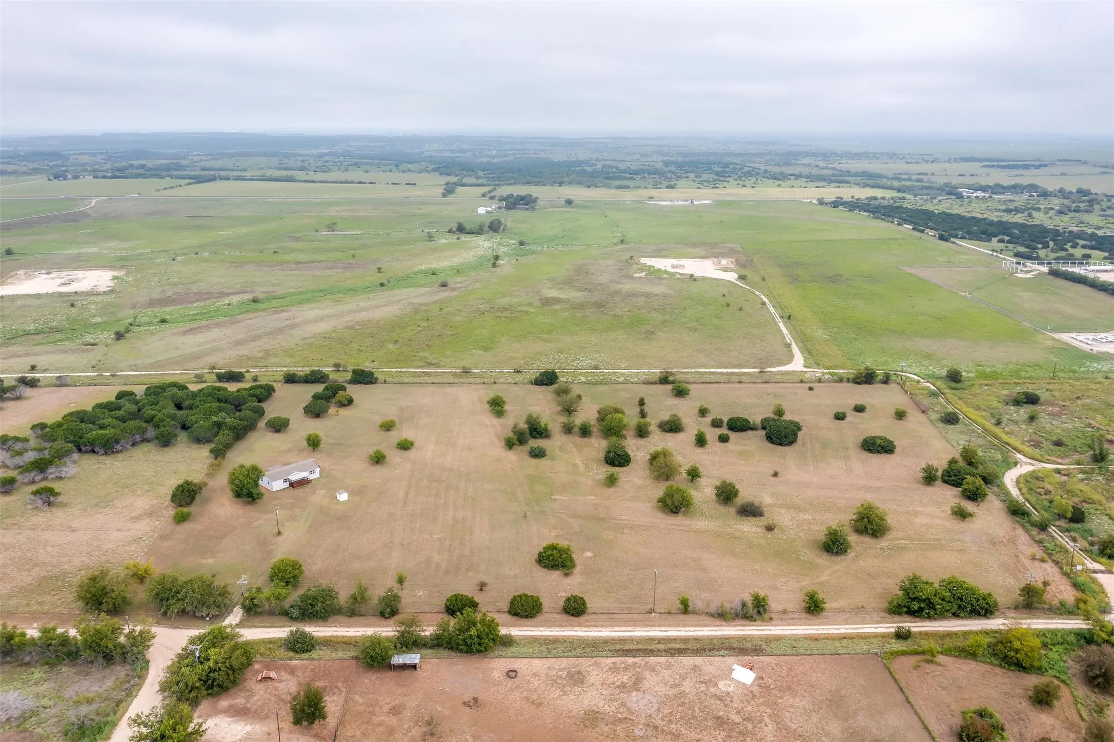 Manufactured Home For Sale in Johnson County , 9064 Summit Court E, Cleburne, Texas 76033, 4 Bedroom, 2 Bathroom, Garage spaces, 1,568 Sqft, built in 1998, mls#21374363, Real Estate Agent in Cleburne, Homes For Sale in Johnson county, Homes For Sale in Cleburne, Realtor in Cleburne Texas, Real Estate Brokerage Independent Realty Texas, Luminita Cordes Realtor