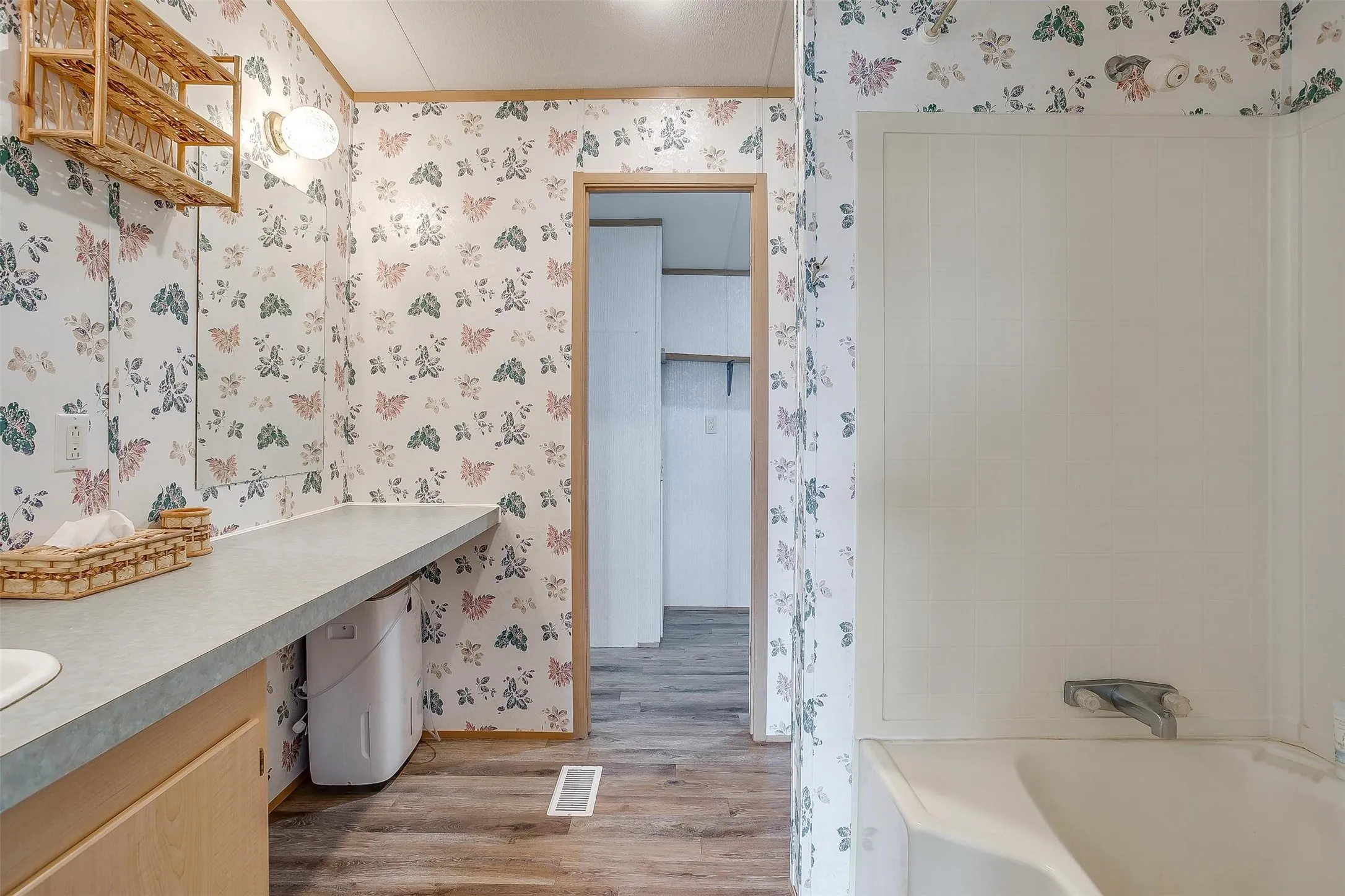 Manufactured Home For Sale in Johnson County , 9064 Summit Court E, Cleburne, Texas 76033, 4 Bedroom, 2 Bathroom, Garage spaces, 1,568 Sqft, built in 1998, mls#21374363, Real Estate Agent in Cleburne, Homes For Sale in Johnson county, Homes For Sale in Cleburne, Realtor in Cleburne Texas, Real Estate Brokerage Independent Realty Texas, Luminita Cordes Realtor