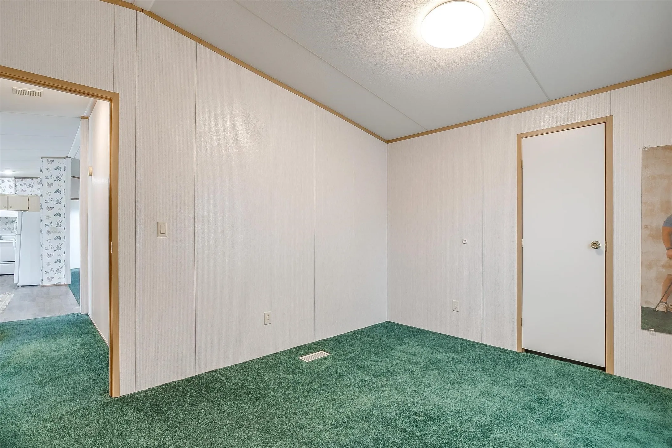 Manufactured Home For Sale in Johnson County , 9064 Summit Court E, Cleburne, Texas 76033, 4 Bedroom, 2 Bathroom, Garage spaces, 1,568 Sqft, built in 1998, mls#21374363, Real Estate Agent in Cleburne, Homes For Sale in Johnson county, Homes For Sale in Cleburne, Realtor in Cleburne Texas, Real Estate Brokerage Independent Realty Texas, Luminita Cordes Realtor