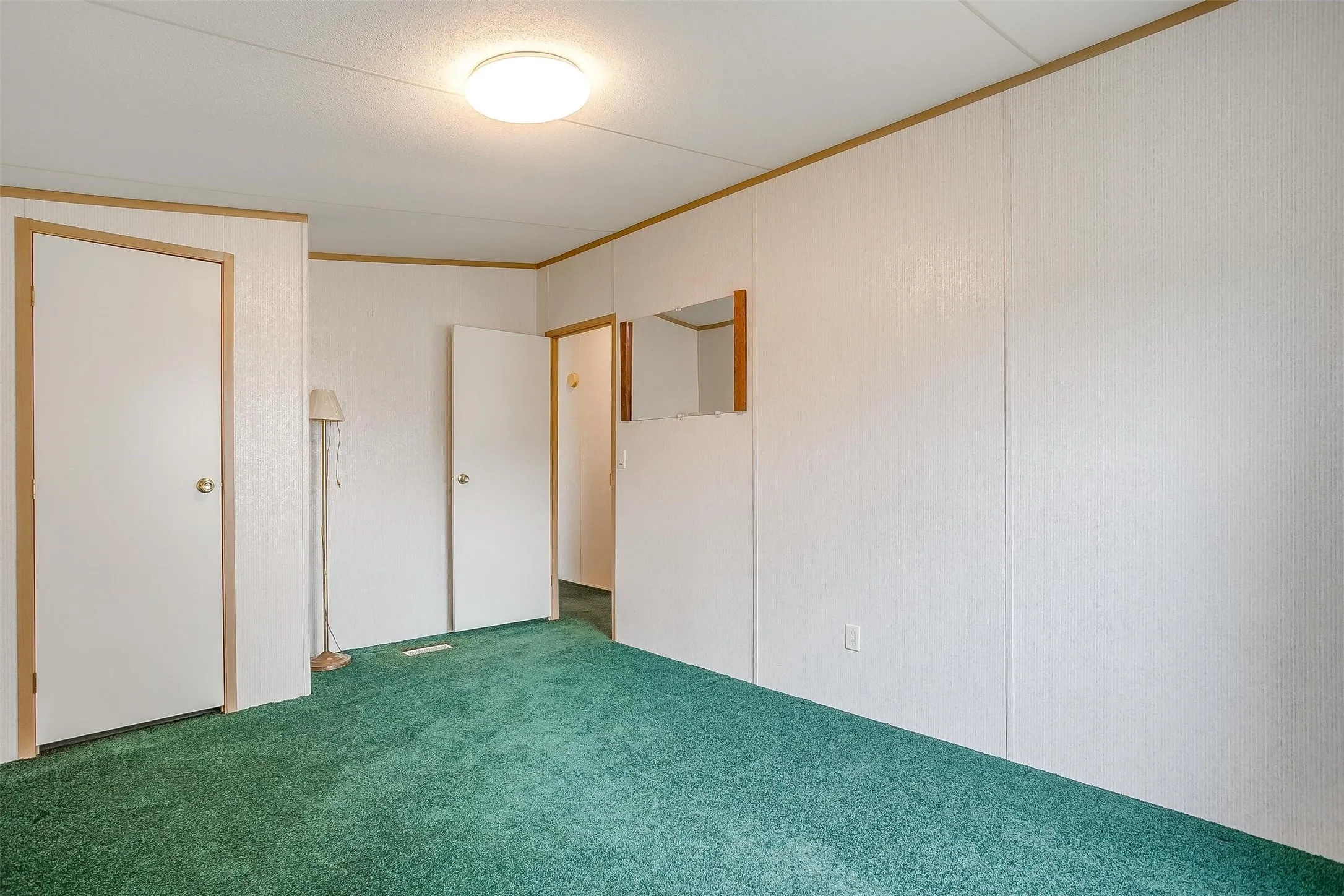 Manufactured Home For Sale in Johnson County , 9064 Summit Court E, Cleburne, Texas 76033, 4 Bedroom, 2 Bathroom, Garage spaces, 1,568 Sqft, built in 1998, mls#21374363, Real Estate Agent in Cleburne, Homes For Sale in Johnson county, Homes For Sale in Cleburne, Realtor in Cleburne Texas, Real Estate Brokerage Independent Realty Texas, Luminita Cordes Realtor