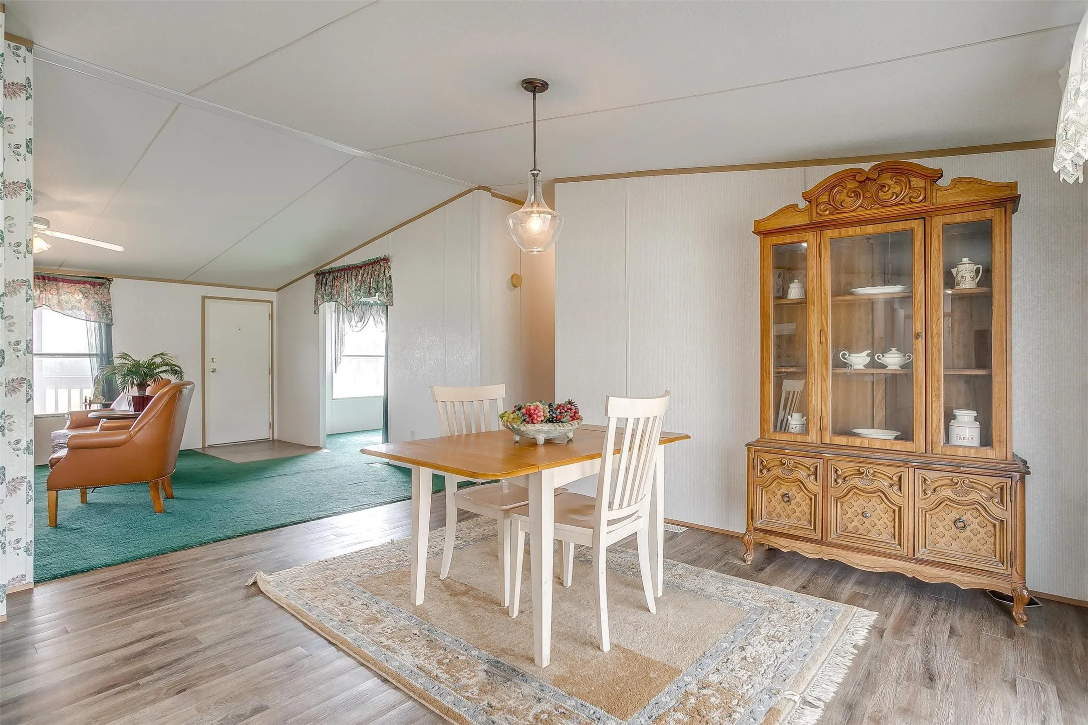 Manufactured Home For Sale in Johnson County , 9064 Summit Court E, Cleburne, Texas 76033, 4 Bedroom, 2 Bathroom, Garage spaces, 1,568 Sqft, built in 1998, mls#21374363, Real Estate Agent in Cleburne, Homes For Sale in Johnson county, Homes For Sale in Cleburne, Realtor in Cleburne Texas, Real Estate Brokerage Independent Realty Texas, Luminita Cordes Realtor