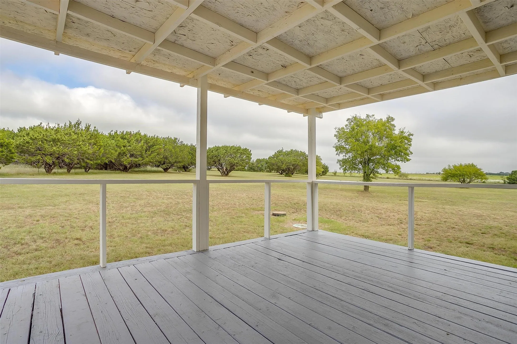 Manufactured Home For Sale in Johnson County , 9064 Summit Court E, Cleburne, Texas 76033, 4 Bedroom, 2 Bathroom, Garage spaces, 1,568 Sqft, built in 1998, mls#21374363, Real Estate Agent in Cleburne, Homes For Sale in Johnson county, Homes For Sale in Cleburne, Realtor in Cleburne Texas, Real Estate Brokerage Independent Realty Texas, Luminita Cordes Realtor