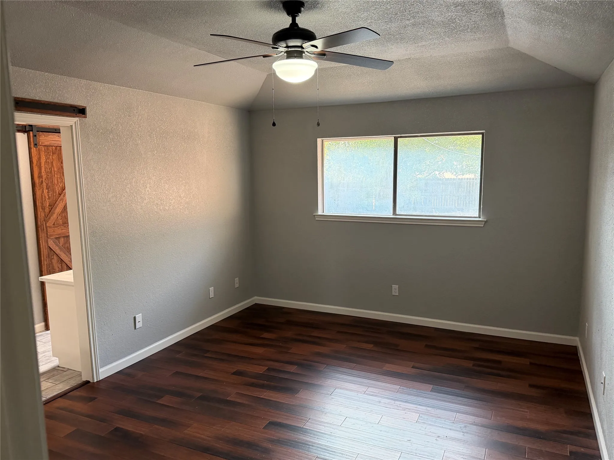 Single Family Residence For Sale in Tarrant County , 209 porter Court, Crowley, Texas 76036, 3 Bedroom, 2 Bathroom, 2 Garage spaces, 1,596 Sqft, built in 1984, mls#21373504, Real Estate Agent in Crowley, Homes For Sale in Tarrant county, Homes For Sale in Crowley, Realtor in Crowley Texas, Real Estate Brokerage Independent Realty Texas, Luminita Cordes Realtor