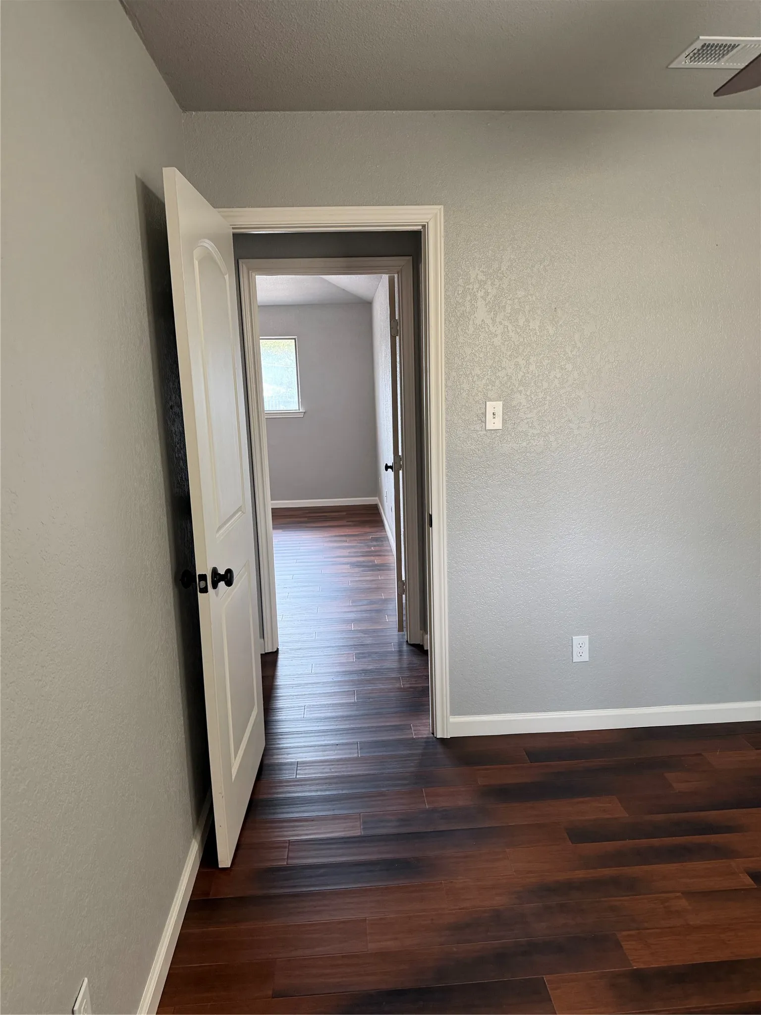 Single Family Residence For Sale in Tarrant County , 209 porter Court, Crowley, Texas 76036, 3 Bedroom, 2 Bathroom, 2 Garage spaces, 1,596 Sqft, built in 1984, mls#21373504, Real Estate Agent in Crowley, Homes For Sale in Tarrant county, Homes For Sale in Crowley, Realtor in Crowley Texas, Real Estate Brokerage Independent Realty Texas, Luminita Cordes Realtor