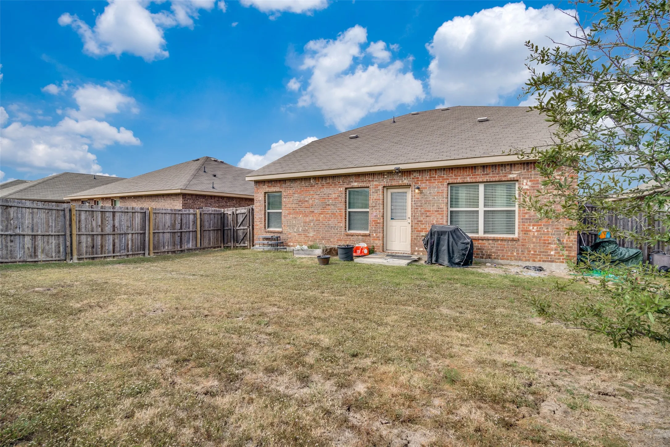 Single Family Residence For Sale in Kaufman County , 2209 Torch Lake Drive, Forney, Texas 75126, 5 Bedroom, 4 Bathroom, 2 Garage spaces, 2,326 Sqft, built in 2016, mls#21374696, Real Estate Agent in Forney, Homes For Sale in Kaufman county, Homes For Sale in Forney, Realtor in Forney Texas, Real Estate Brokerage Independent Realty Texas, Luminita Cordes Realtor
