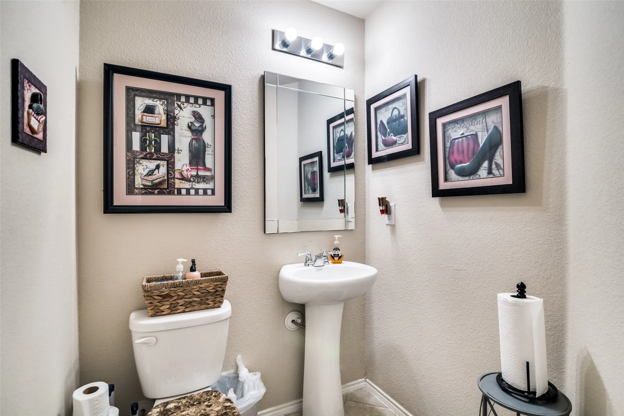 Single Family Residence For Sale in Kaufman County , 2209 Torch Lake Drive, Forney, Texas 75126, 5 Bedroom, 4 Bathroom, 2 Garage spaces, 2,326 Sqft, built in 2016, mls#21374696, Real Estate Agent in Forney, Homes For Sale in Kaufman county, Homes For Sale in Forney, Realtor in Forney Texas, Real Estate Brokerage Independent Realty Texas, Luminita Cordes Realtor