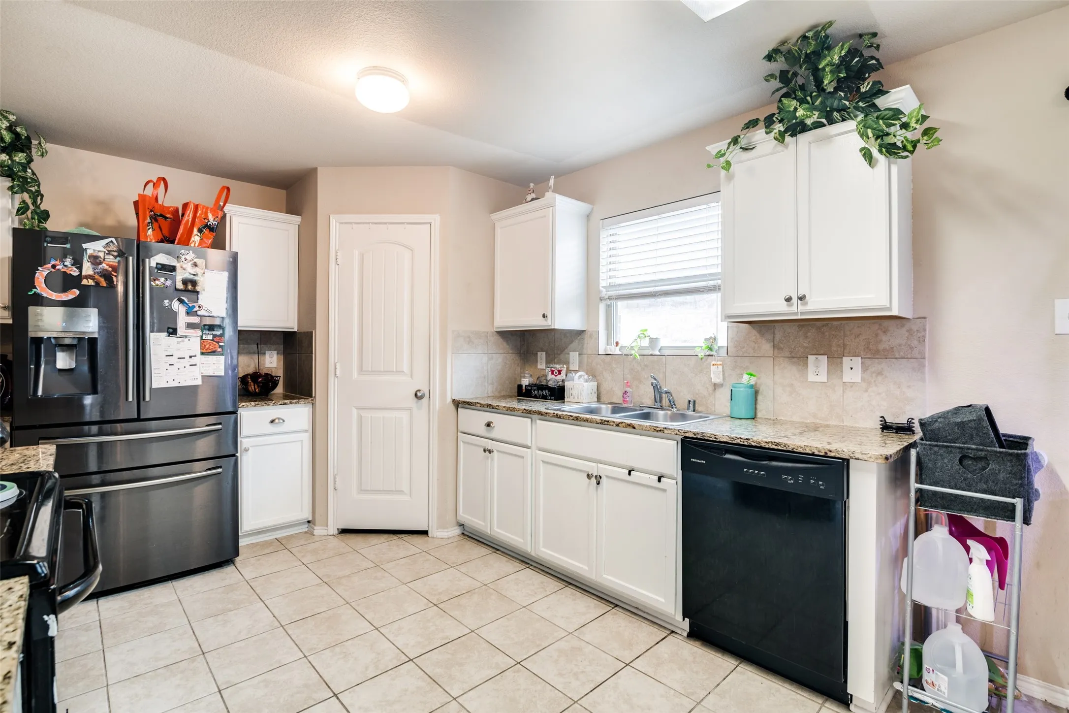 Single Family Residence For Sale in Kaufman County , 2209 Torch Lake Drive, Forney, Texas 75126, 5 Bedroom, 4 Bathroom, 2 Garage spaces, 2,326 Sqft, built in 2016, mls#21374696, Real Estate Agent in Forney, Homes For Sale in Kaufman county, Homes For Sale in Forney, Realtor in Forney Texas, Real Estate Brokerage Independent Realty Texas, Luminita Cordes Realtor