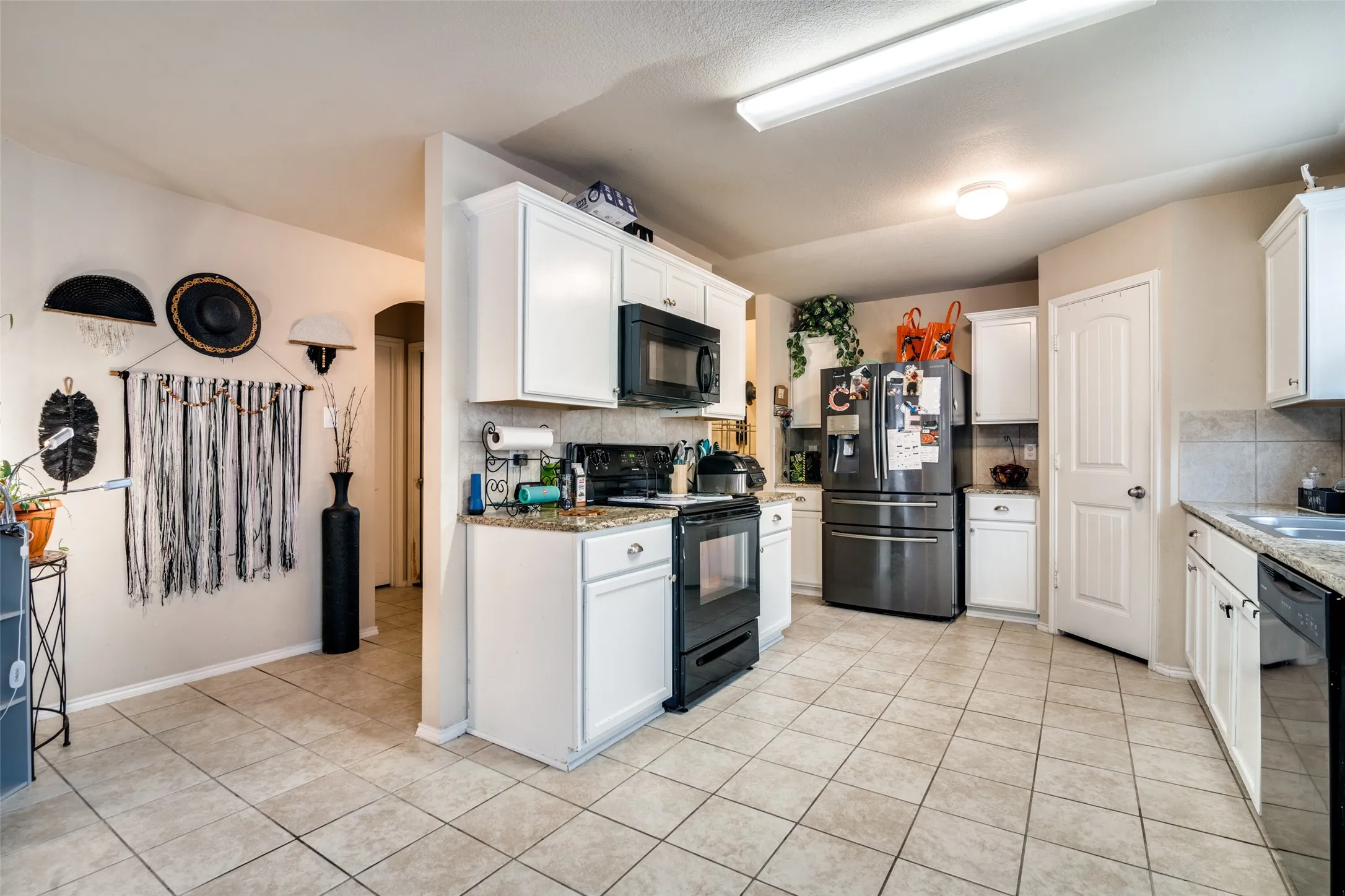 Single Family Residence For Sale in Kaufman County , 2209 Torch Lake Drive, Forney, Texas 75126, 5 Bedroom, 4 Bathroom, 2 Garage spaces, 2,326 Sqft, built in 2016, mls#21374696, Real Estate Agent in Forney, Homes For Sale in Kaufman county, Homes For Sale in Forney, Realtor in Forney Texas, Real Estate Brokerage Independent Realty Texas, Luminita Cordes Realtor
