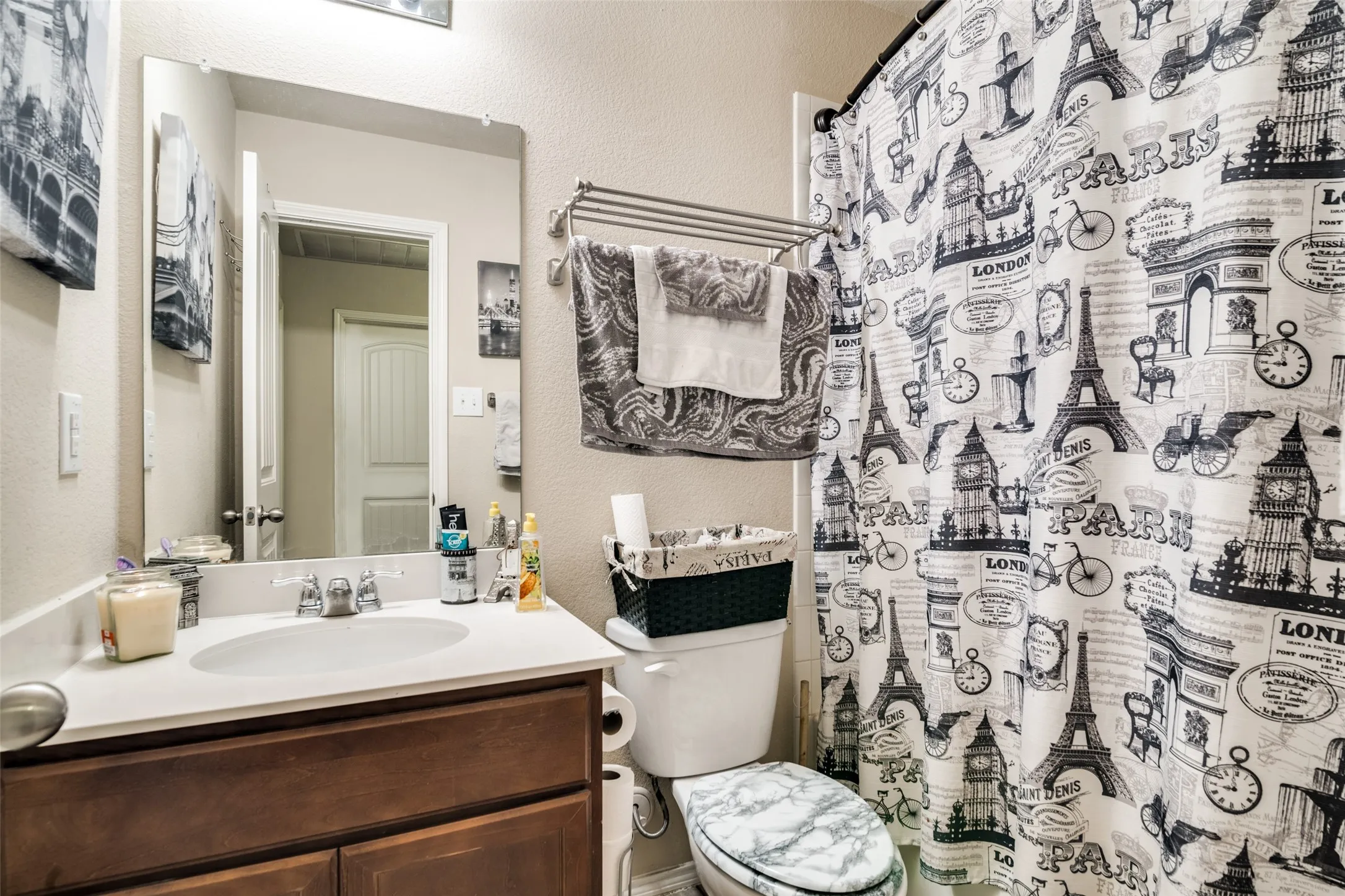 Single Family Residence For Sale in Kaufman County , 2209 Torch Lake Drive, Forney, Texas 75126, 5 Bedroom, 4 Bathroom, 2 Garage spaces, 2,326 Sqft, built in 2016, mls#21374696, Real Estate Agent in Forney, Homes For Sale in Kaufman county, Homes For Sale in Forney, Realtor in Forney Texas, Real Estate Brokerage Independent Realty Texas, Luminita Cordes Realtor