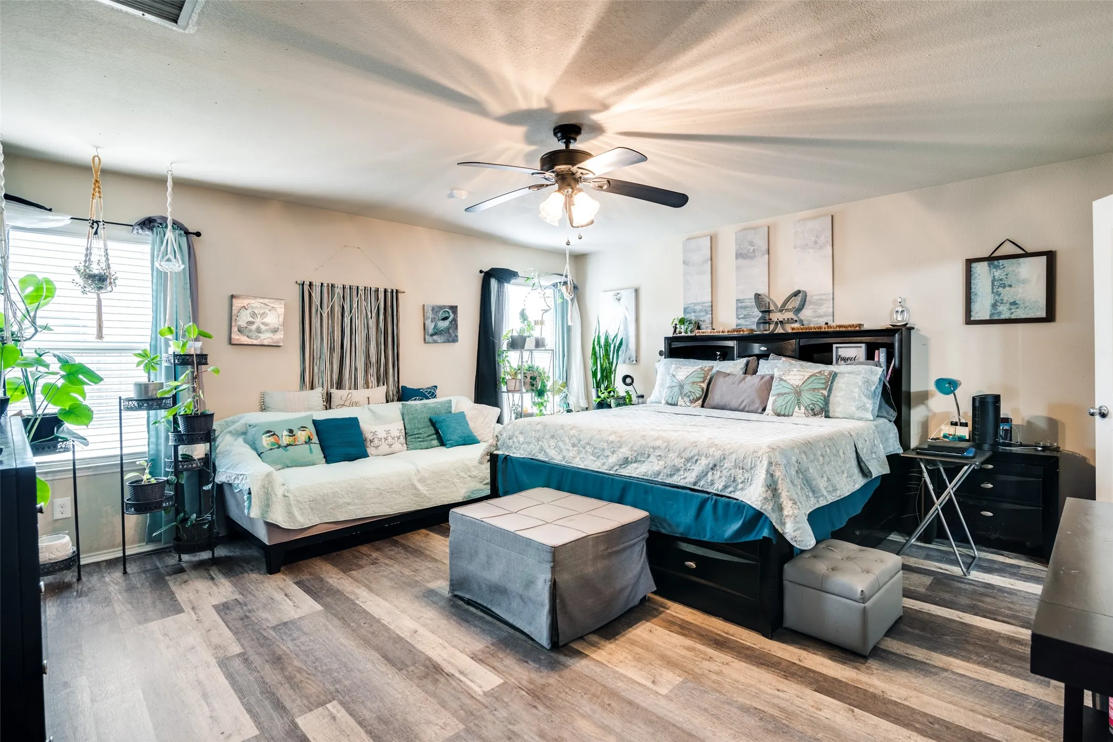 Single Family Residence For Sale in Kaufman County , 2209 Torch Lake Drive, Forney, Texas 75126, 5 Bedroom, 4 Bathroom, 2 Garage spaces, 2,326 Sqft, built in 2016, mls#21374696, Real Estate Agent in Forney, Homes For Sale in Kaufman county, Homes For Sale in Forney, Realtor in Forney Texas, Real Estate Brokerage Independent Realty Texas, Luminita Cordes Realtor