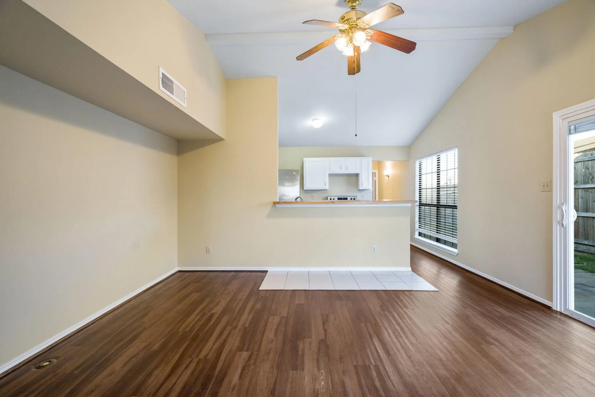 Single Family Residence For Sale in Denton County , 4638 Carr Street, The Colony, Texas 75056, 2 Bedroom, 1 Bathroom, Garage spaces, 888 Sqft, built in 1983, mls#21374697, Real Estate Agent in The Colony, Homes For Sale in Denton county, Homes For Sale in The Colony, Realtor in The Colony Texas, Real Estate Brokerage Independent Realty Texas, Luminita Cordes Realtor