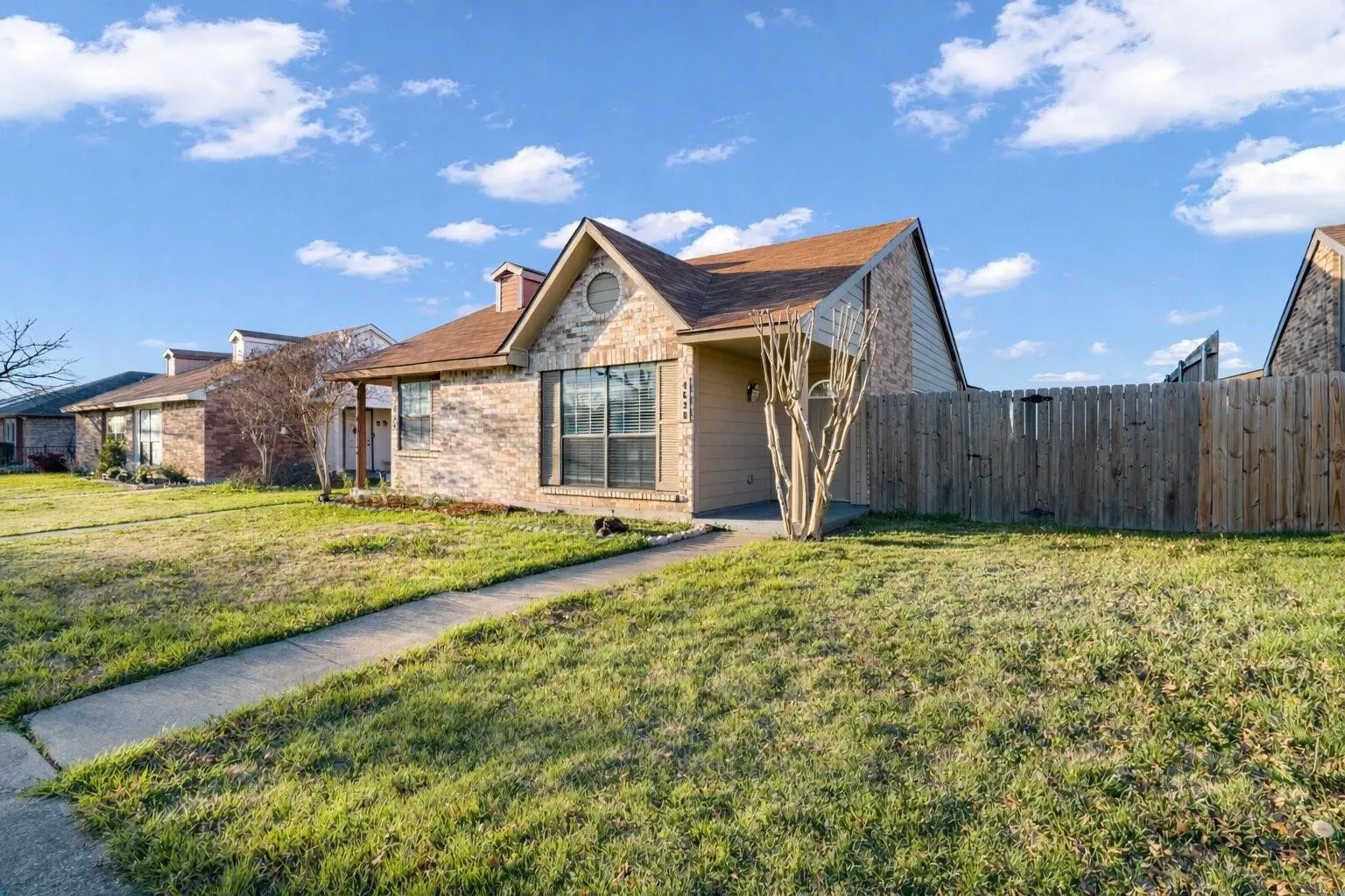 Single Family Residence For Sale in Denton County , 4638 Carr Street, The Colony, Texas 75056, 2 Bedroom, 1 Bathroom, Garage spaces, 888 Sqft, built in 1983, mls#21374697, Real Estate Agent in The Colony, Homes For Sale in Denton county, Homes For Sale in The Colony, Realtor in The Colony Texas, Real Estate Brokerage Independent Realty Texas, Luminita Cordes Realtor
