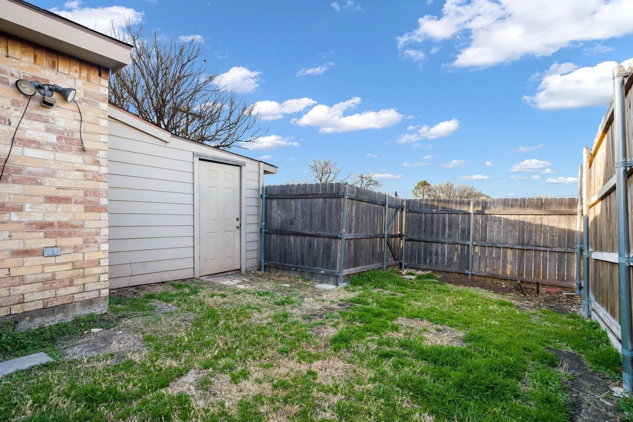 Single Family Residence For Sale in Denton County , 4638 Carr Street, The Colony, Texas 75056, 2 Bedroom, 1 Bathroom, Garage spaces, 888 Sqft, built in 1983, mls#21374697, Real Estate Agent in The Colony, Homes For Sale in Denton county, Homes For Sale in The Colony, Realtor in The Colony Texas, Real Estate Brokerage Independent Realty Texas, Luminita Cordes Realtor
