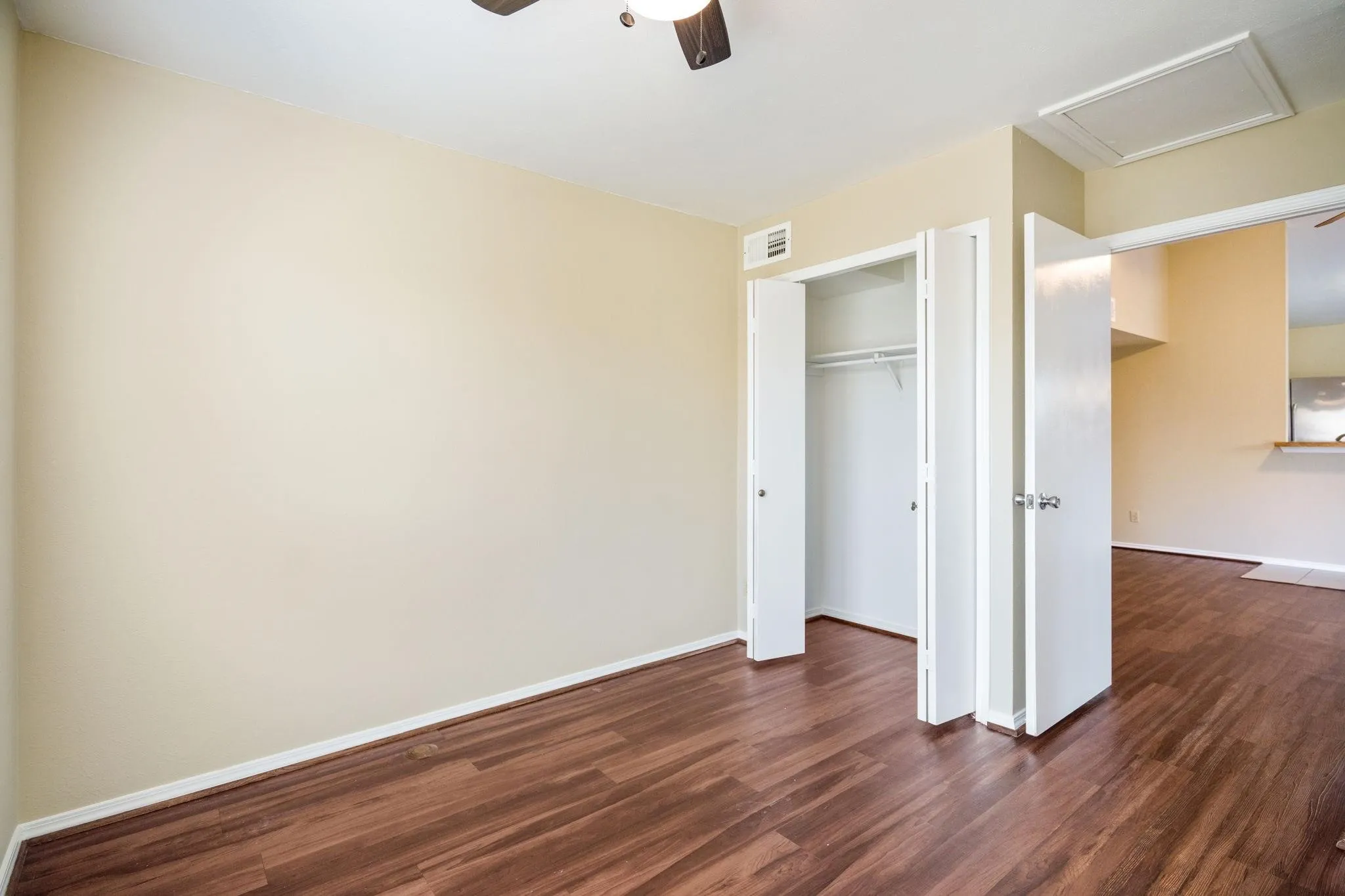 Single Family Residence For Sale in Denton County , 4638 Carr Street, The Colony, Texas 75056, 2 Bedroom, 1 Bathroom, Garage spaces, 888 Sqft, built in 1983, mls#21374697, Real Estate Agent in The Colony, Homes For Sale in Denton county, Homes For Sale in The Colony, Realtor in The Colony Texas, Real Estate Brokerage Independent Realty Texas, Luminita Cordes Realtor
