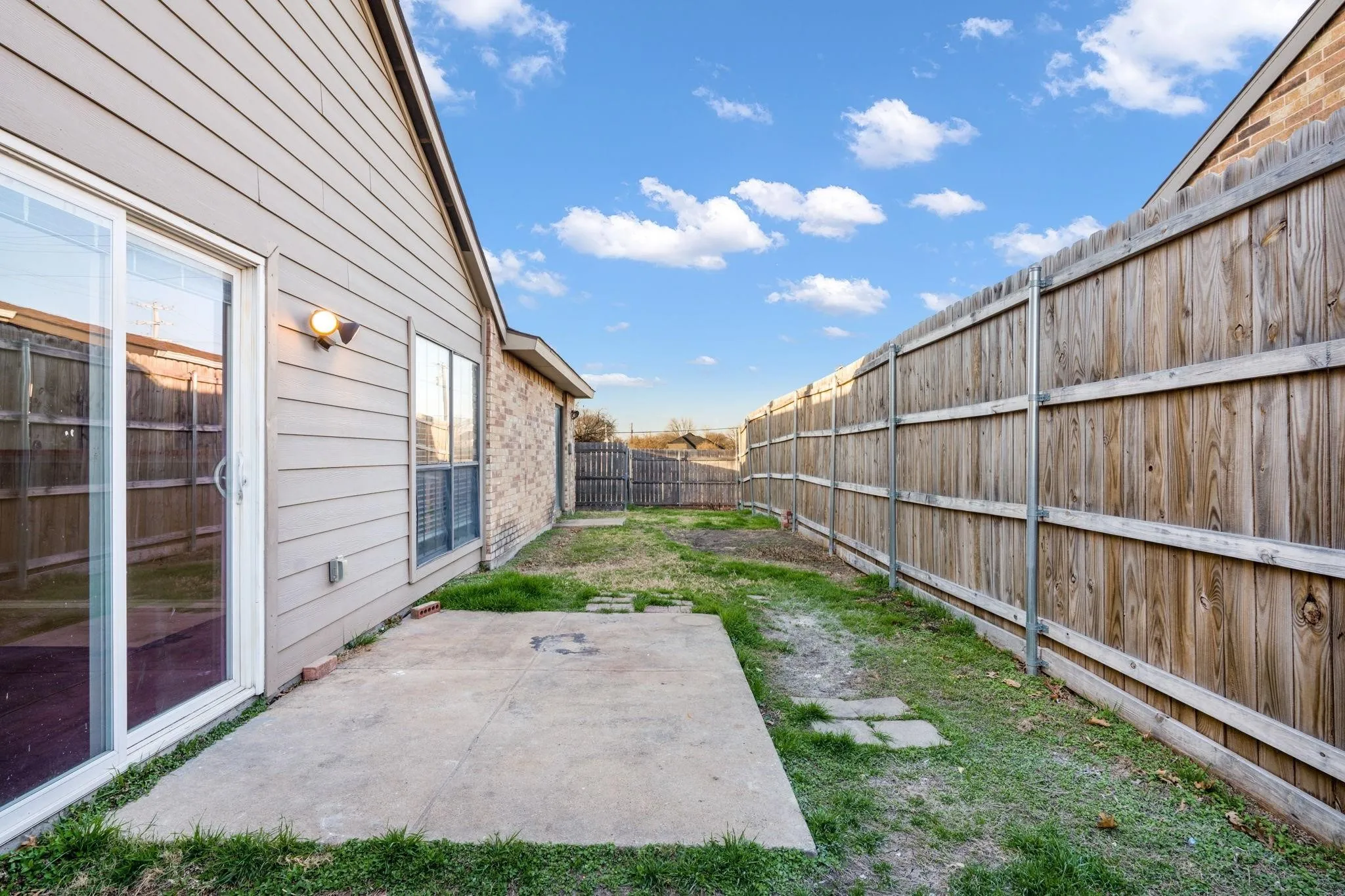 Single Family Residence For Sale in Denton County , 4638 Carr Street, The Colony, Texas 75056, 2 Bedroom, 1 Bathroom, Garage spaces, 888 Sqft, built in 1983, mls#21374697, Real Estate Agent in The Colony, Homes For Sale in Denton county, Homes For Sale in The Colony, Realtor in The Colony Texas, Real Estate Brokerage Independent Realty Texas, Luminita Cordes Realtor