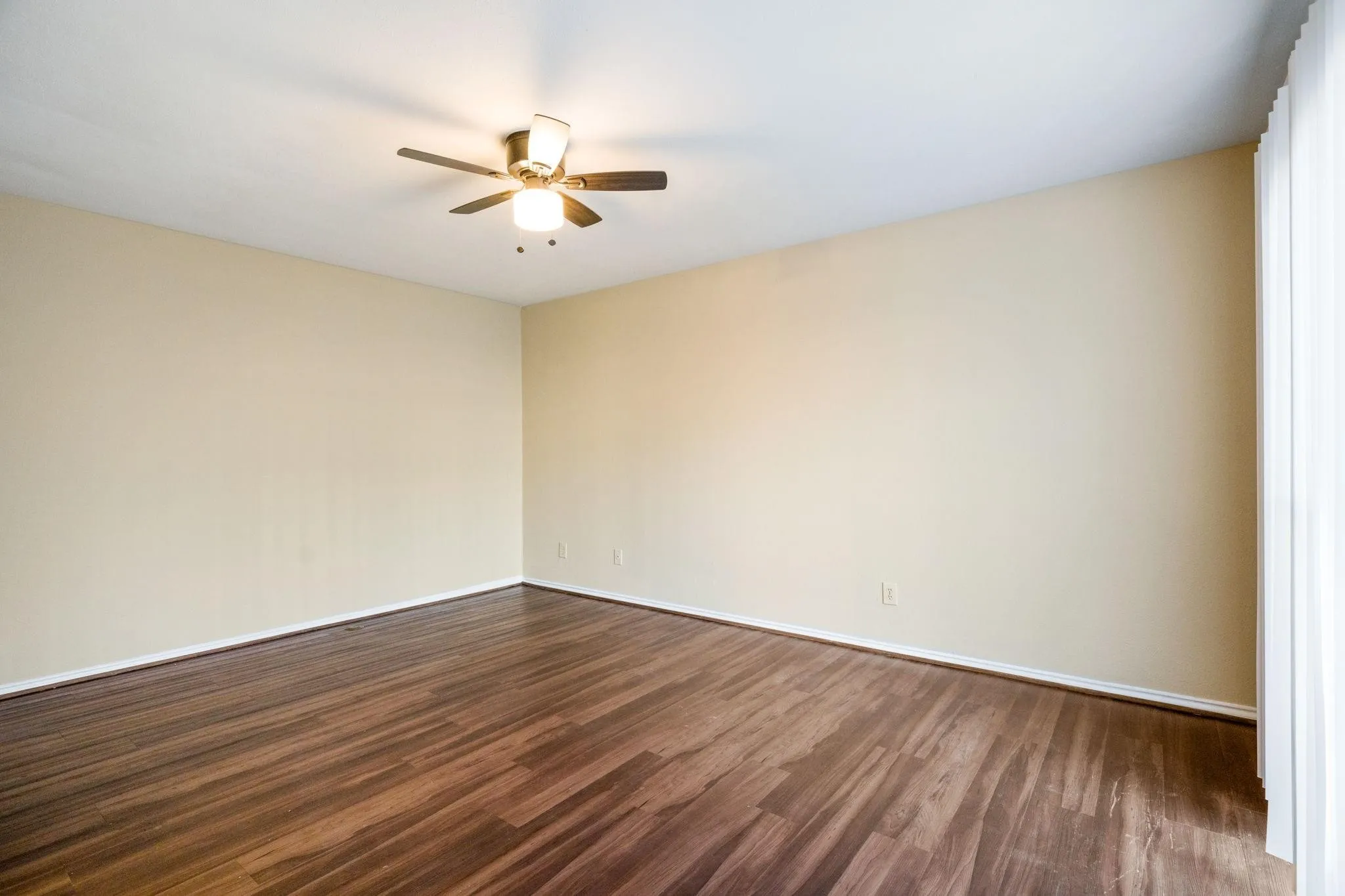 Single Family Residence For Sale in Denton County , 4638 Carr Street, The Colony, Texas 75056, 2 Bedroom, 1 Bathroom, Garage spaces, 888 Sqft, built in 1983, mls#21374697, Real Estate Agent in The Colony, Homes For Sale in Denton county, Homes For Sale in The Colony, Realtor in The Colony Texas, Real Estate Brokerage Independent Realty Texas, Luminita Cordes Realtor