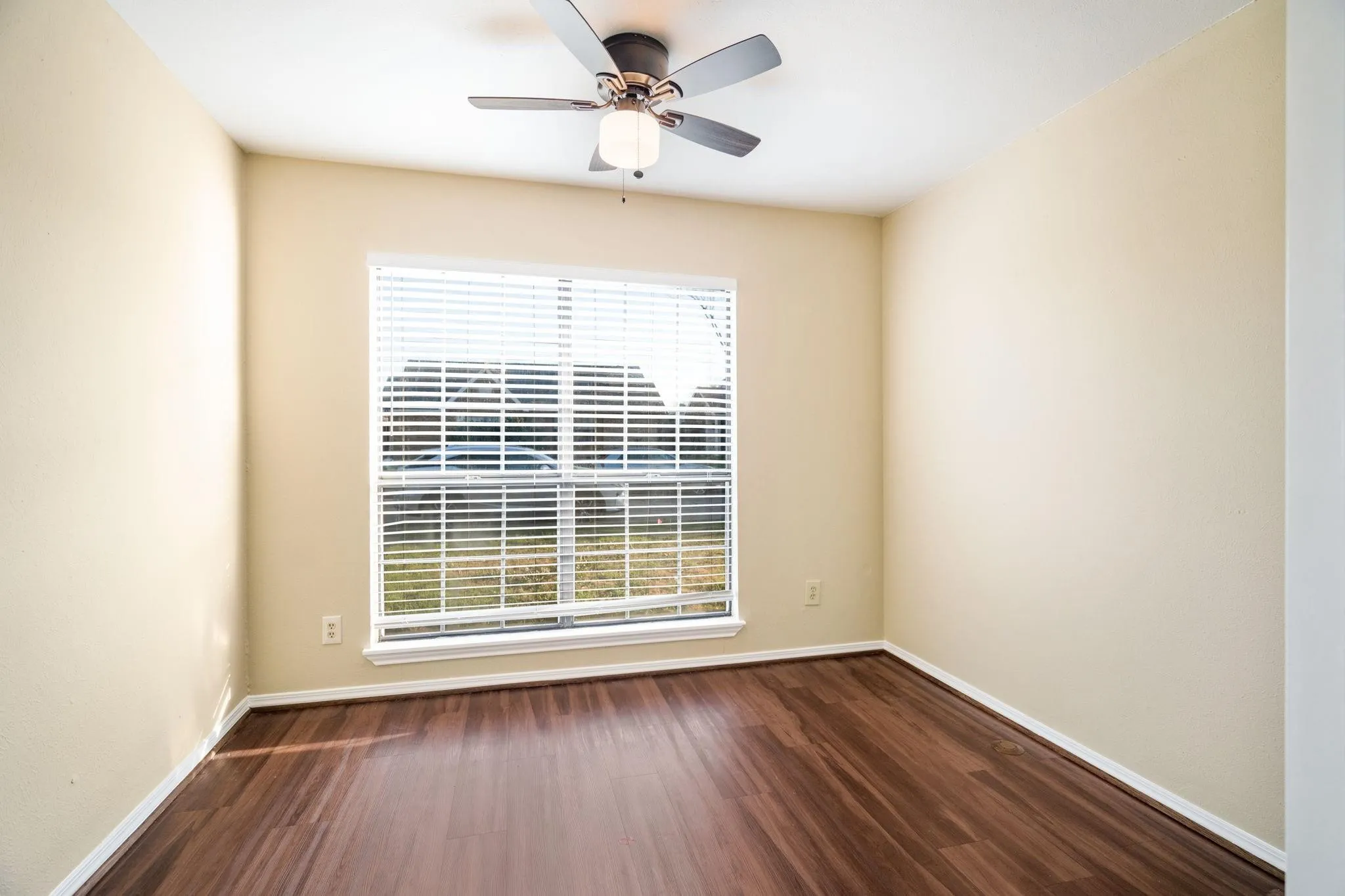 Single Family Residence For Sale in Denton County , 4638 Carr Street, The Colony, Texas 75056, 2 Bedroom, 1 Bathroom, Garage spaces, 888 Sqft, built in 1983, mls#21374697, Real Estate Agent in The Colony, Homes For Sale in Denton county, Homes For Sale in The Colony, Realtor in The Colony Texas, Real Estate Brokerage Independent Realty Texas, Luminita Cordes Realtor
