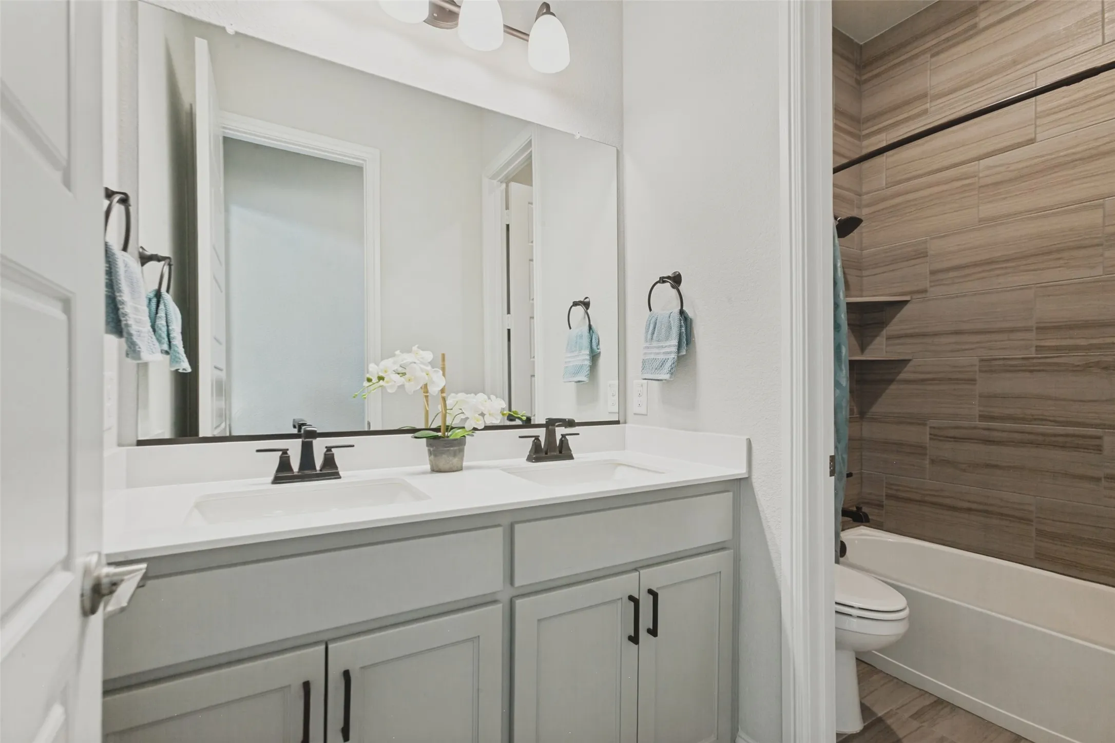 Single Family Residence For Sale in Collin County , 1721 Hudson Drive, Celina, Texas 75009, 4 Bedroom, 4 Bathroom, 3 Garage spaces, 3,000 Sqft, built in 2017, mls#21373563, Real Estate Agent in Celina, Homes For Sale in Collin county, Homes For Sale in Celina, Realtor in Celina Texas, Real Estate Brokerage Independent Realty Texas, Luminita Cordes Realtor