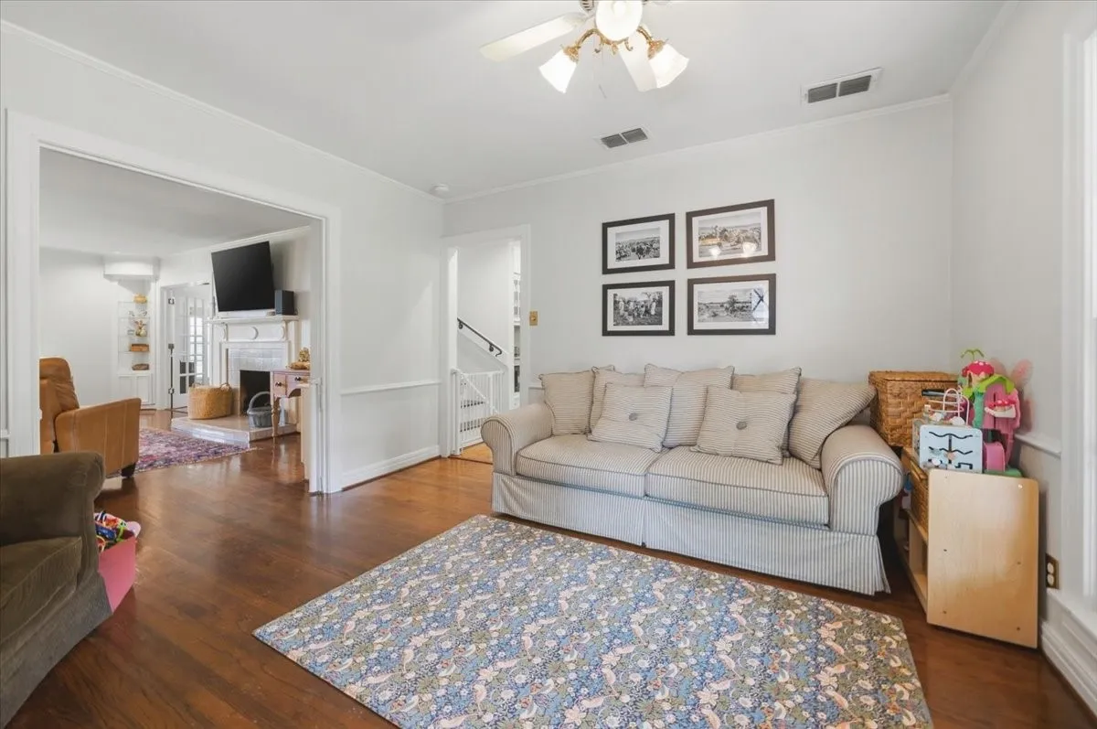 Single Family Residence For Sale in Tarrant County , 3724 Hilltop Road, Fort Worth, Texas 76109, 3 Bedroom, 3 Bathroom, 2 Garage spaces, 2,352 Sqft, built in 1941, mls#21359216, Real Estate Agent in Fort Worth, Homes For Sale in Tarrant county, Homes For Sale in Fort Worth, Realtor in Fort Worth Texas, Real Estate Brokerage Independent Realty Texas, Luminita Cordes Realtor