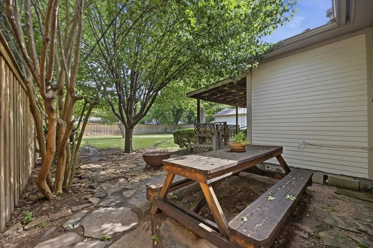 Single Family Residence For Sale in Tarrant County , 3724 Hilltop Road, Fort Worth, Texas 76109, 3 Bedroom, 3 Bathroom, 2 Garage spaces, 2,352 Sqft, built in 1941, mls#21359216, Real Estate Agent in Fort Worth, Homes For Sale in Tarrant county, Homes For Sale in Fort Worth, Realtor in Fort Worth Texas, Real Estate Brokerage Independent Realty Texas, Luminita Cordes Realtor