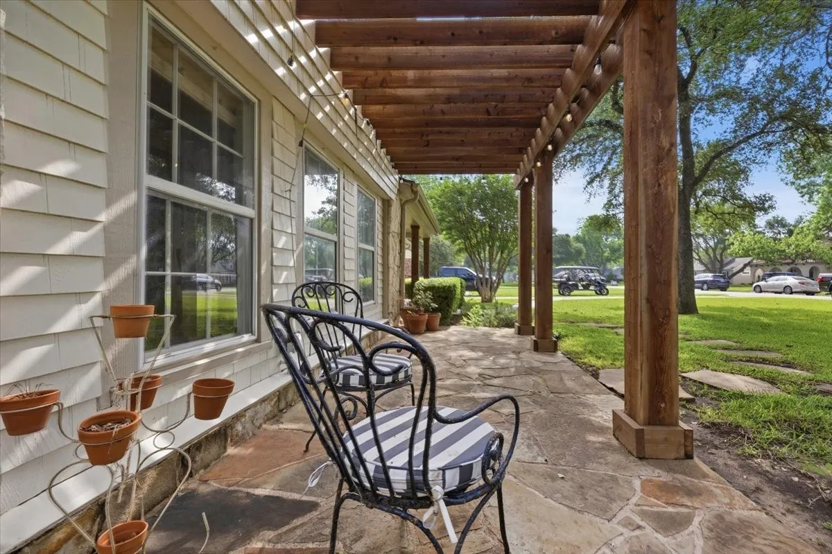 Single Family Residence For Sale in Tarrant County , 3724 Hilltop Road, Fort Worth, Texas 76109, 3 Bedroom, 3 Bathroom, 2 Garage spaces, 2,352 Sqft, built in 1941, mls#21359216, Real Estate Agent in Fort Worth, Homes For Sale in Tarrant county, Homes For Sale in Fort Worth, Realtor in Fort Worth Texas, Real Estate Brokerage Independent Realty Texas, Luminita Cordes Realtor