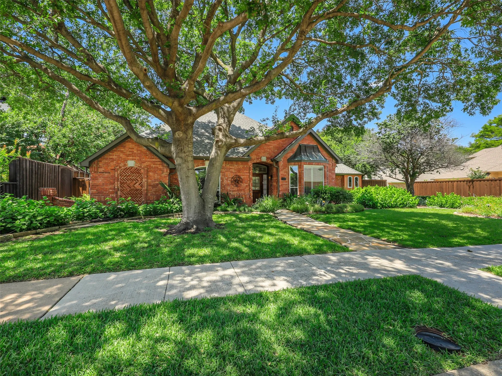 Single Family Residence For Sale in Collin County , 3533 Chaney Lane, Plano, Texas 75093, 3 Bedroom, 2 Bathroom, 2 Garage spaces, 2,731 Sqft, built in 1986, mls#21374710, Real Estate Agent in Plano, Homes For Sale in Collin county, Homes For Sale in Plano, Realtor in Plano Texas, Real Estate Brokerage Independent Realty Texas, Luminita Cordes Realtor