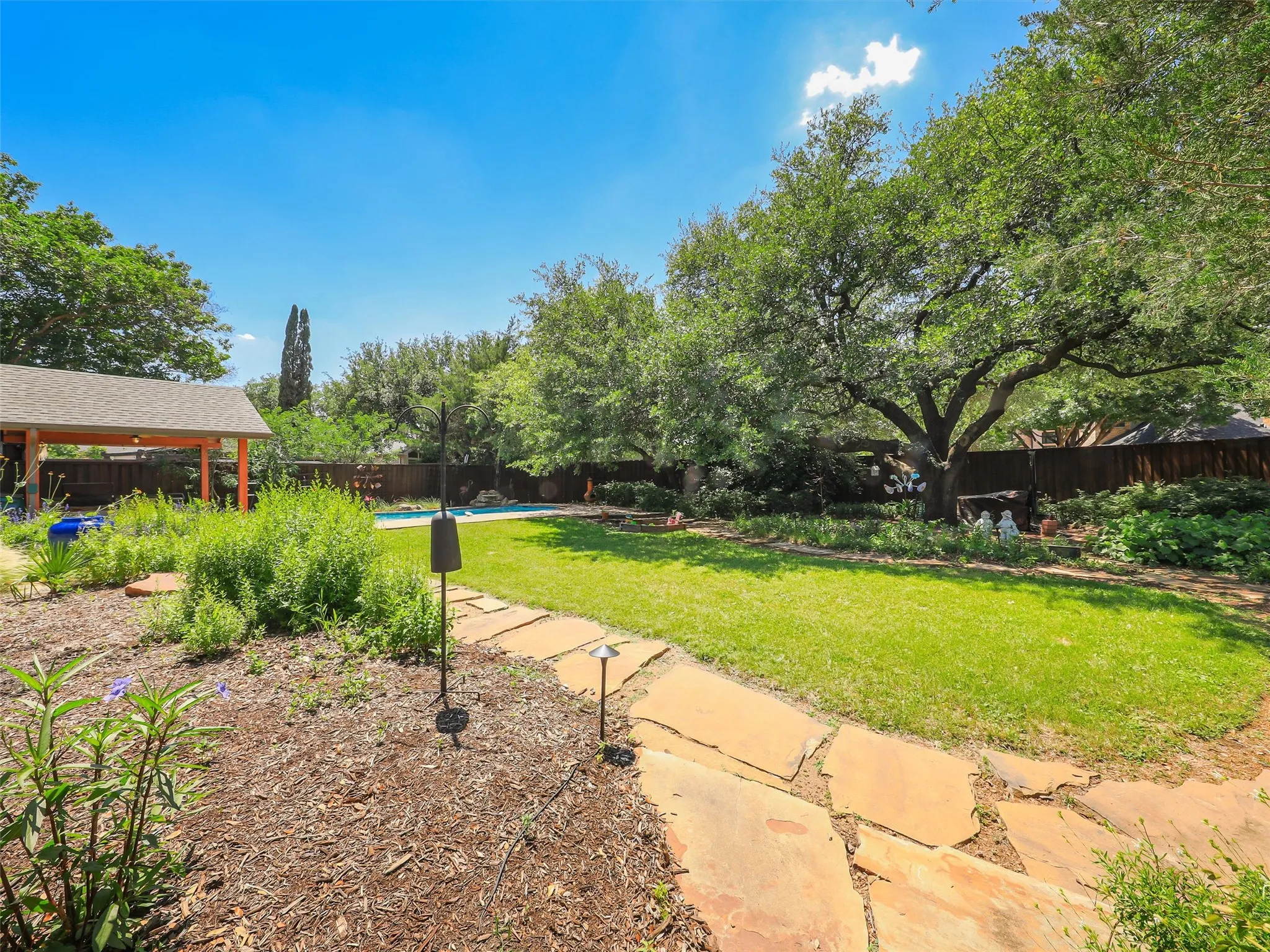 Single Family Residence For Sale in Collin County , 3533 Chaney Lane, Plano, Texas 75093, 3 Bedroom, 2 Bathroom, 2 Garage spaces, 2,731 Sqft, built in 1986, mls#21374710, Real Estate Agent in Plano, Homes For Sale in Collin county, Homes For Sale in Plano, Realtor in Plano Texas, Real Estate Brokerage Independent Realty Texas, Luminita Cordes Realtor