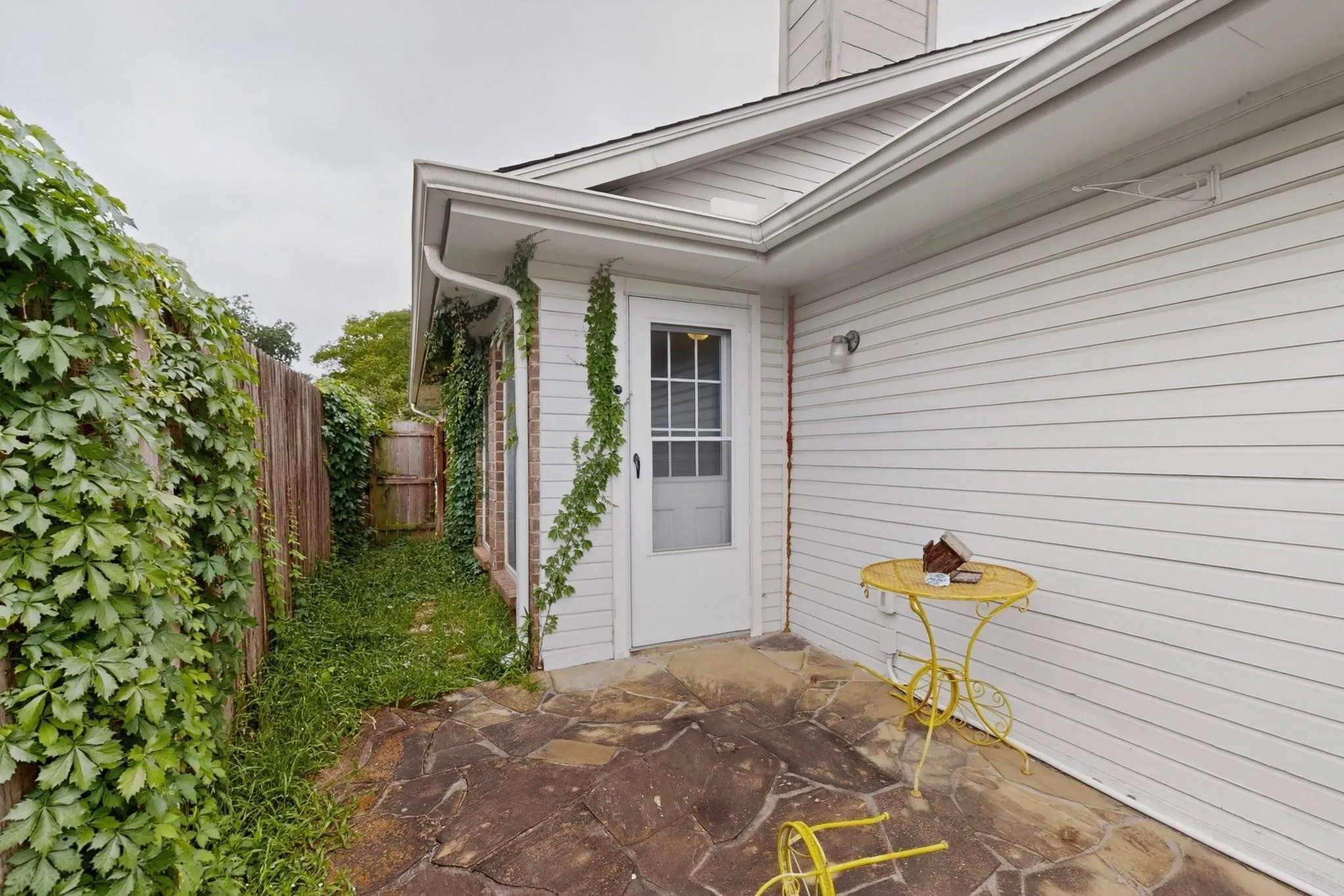 Single Family Residence For Sale in Dallas County , 5548 Village Green Drive, Mesquite, Texas 75150, 2 Bedroom, 2 Bathroom, 1 Garage spaces, 1,259 Sqft, built in 1983, mls#21374701, Real Estate Agent in Mesquite, Homes For Sale in Dallas county, Homes For Sale in Mesquite, Realtor in Mesquite Texas, Real Estate Brokerage Independent Realty Texas, Luminita Cordes Realtor
