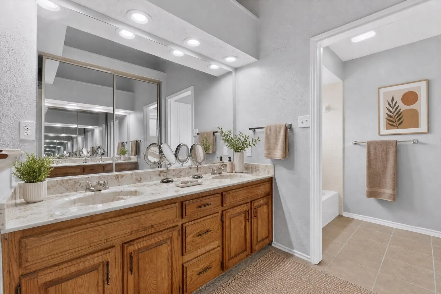 Single Family Residence For Sale in Dallas County , 5548 Village Green Drive, Mesquite, Texas 75150, 2 Bedroom, 2 Bathroom, 1 Garage spaces, 1,259 Sqft, built in 1983, mls#21374701, Real Estate Agent in Mesquite, Homes For Sale in Dallas county, Homes For Sale in Mesquite, Realtor in Mesquite Texas, Real Estate Brokerage Independent Realty Texas, Luminita Cordes Realtor