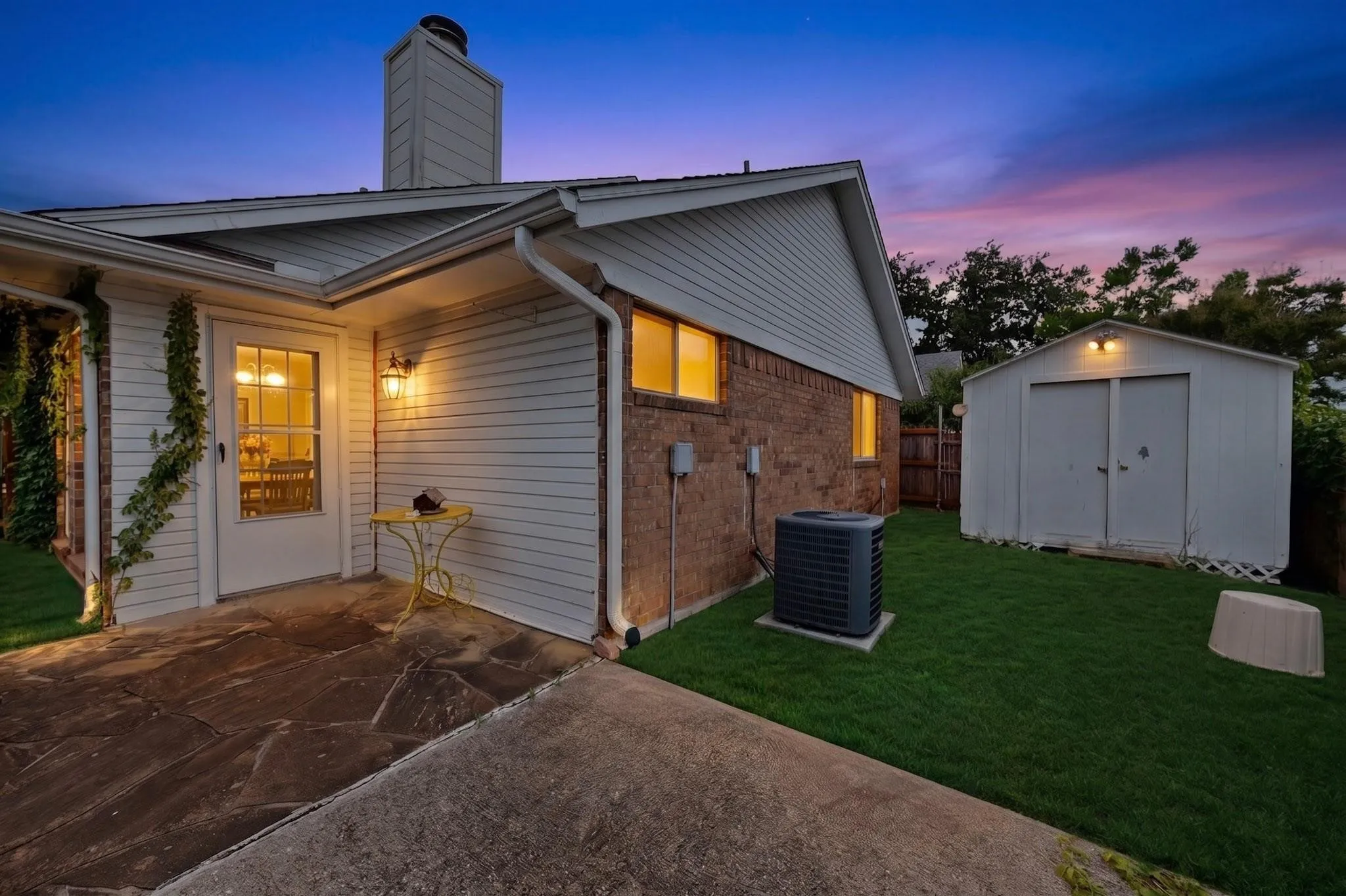 Single Family Residence For Sale in Dallas County , 5548 Village Green Drive, Mesquite, Texas 75150, 2 Bedroom, 2 Bathroom, 1 Garage spaces, 1,259 Sqft, built in 1983, mls#21374701, Real Estate Agent in Mesquite, Homes For Sale in Dallas county, Homes For Sale in Mesquite, Realtor in Mesquite Texas, Real Estate Brokerage Independent Realty Texas, Luminita Cordes Realtor