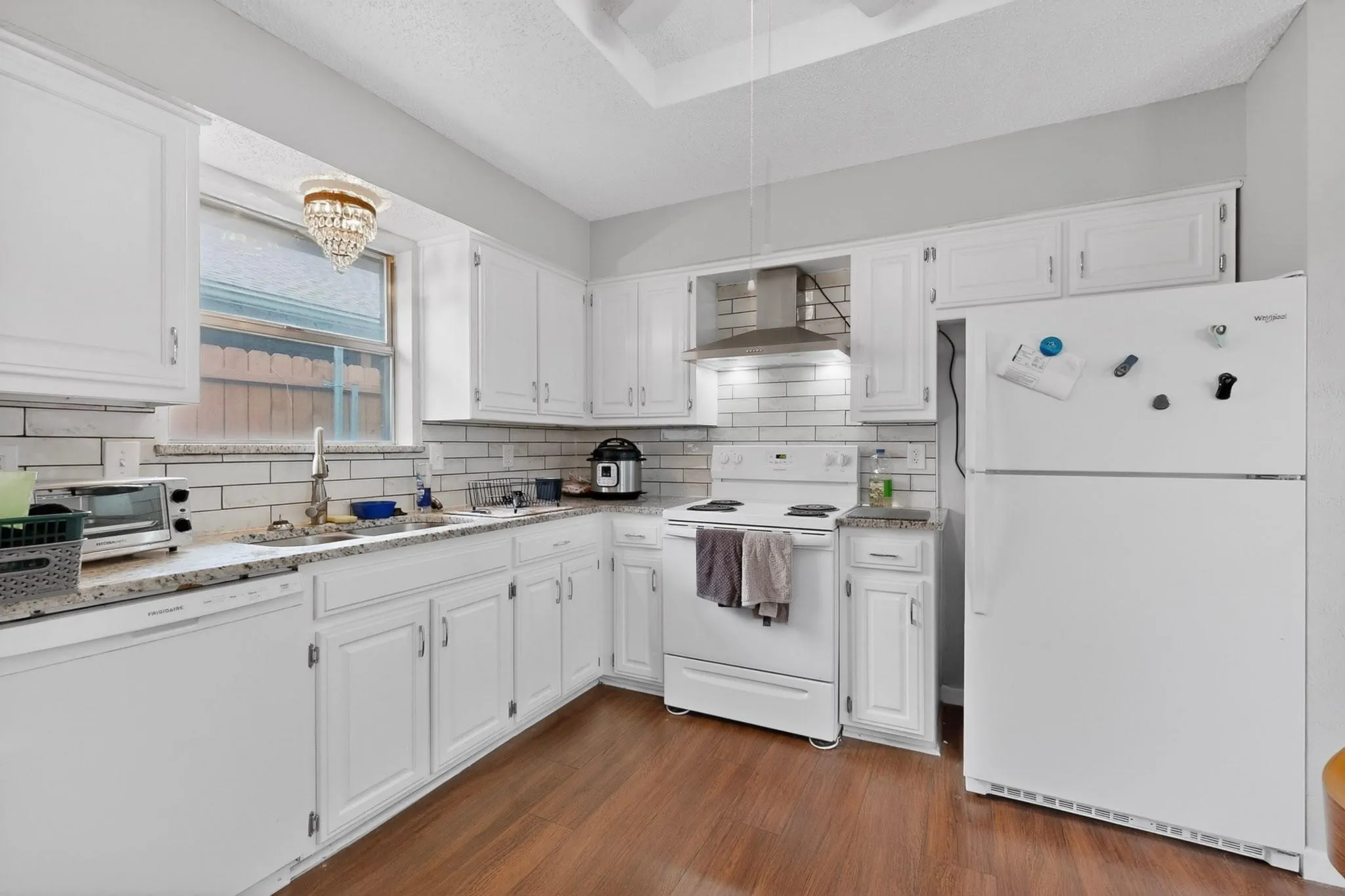 Single Family Residence For Sale in Dallas County , 5548 Village Green Drive, Mesquite, Texas 75150, 2 Bedroom, 2 Bathroom, 1 Garage spaces, 1,259 Sqft, built in 1983, mls#21374701, Real Estate Agent in Mesquite, Homes For Sale in Dallas county, Homes For Sale in Mesquite, Realtor in Mesquite Texas, Real Estate Brokerage Independent Realty Texas, Luminita Cordes Realtor