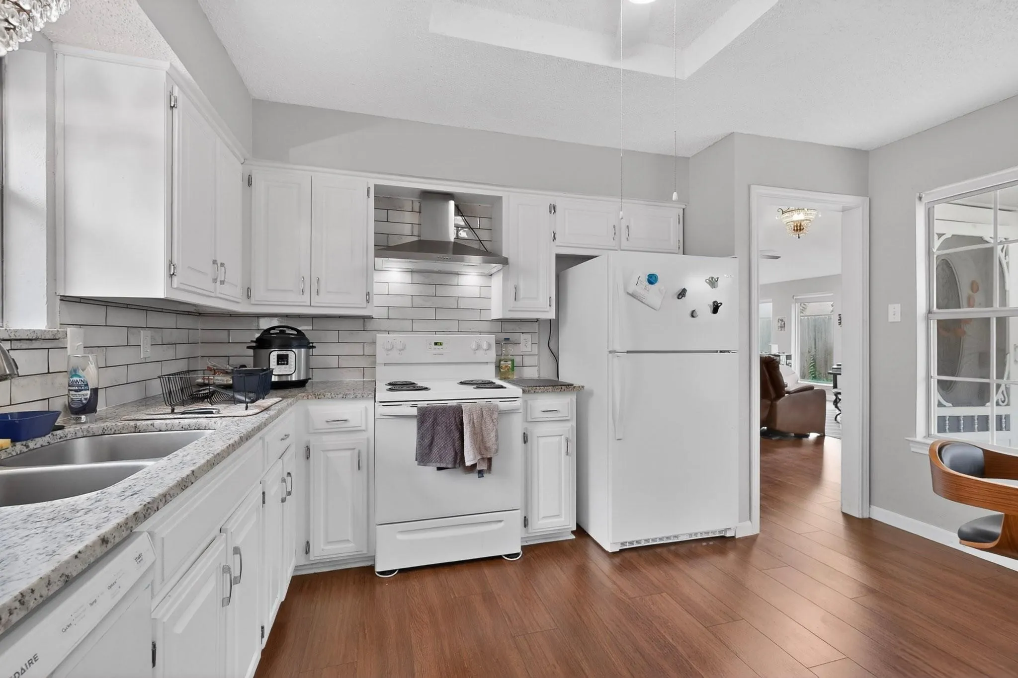 Single Family Residence For Sale in Dallas County , 5548 Village Green Drive, Mesquite, Texas 75150, 2 Bedroom, 2 Bathroom, 1 Garage spaces, 1,259 Sqft, built in 1983, mls#21374701, Real Estate Agent in Mesquite, Homes For Sale in Dallas county, Homes For Sale in Mesquite, Realtor in Mesquite Texas, Real Estate Brokerage Independent Realty Texas, Luminita Cordes Realtor