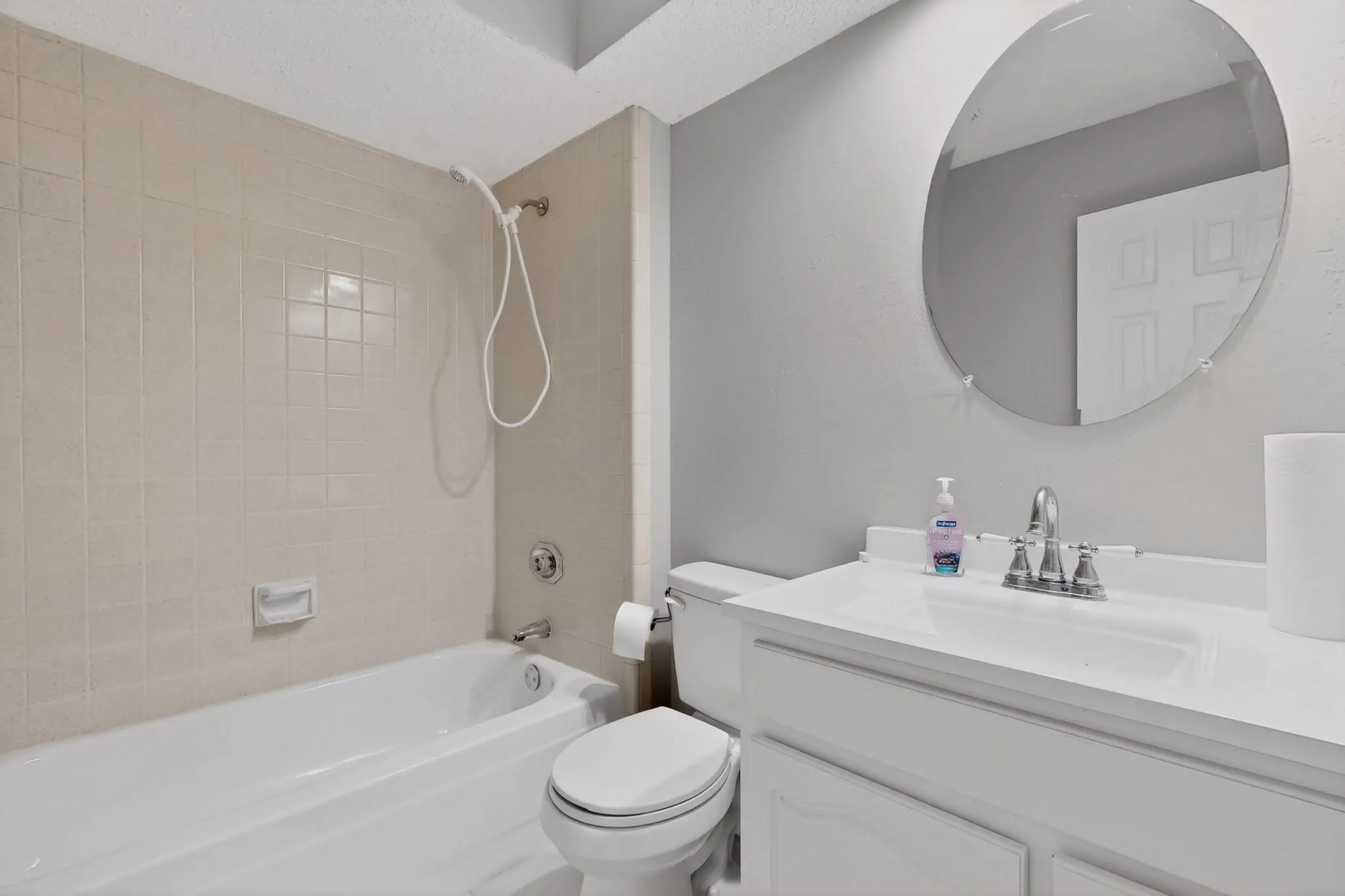 Single Family Residence For Sale in Dallas County , 5548 Village Green Drive, Mesquite, Texas 75150, 2 Bedroom, 2 Bathroom, 1 Garage spaces, 1,259 Sqft, built in 1983, mls#21374701, Real Estate Agent in Mesquite, Homes For Sale in Dallas county, Homes For Sale in Mesquite, Realtor in Mesquite Texas, Real Estate Brokerage Independent Realty Texas, Luminita Cordes Realtor