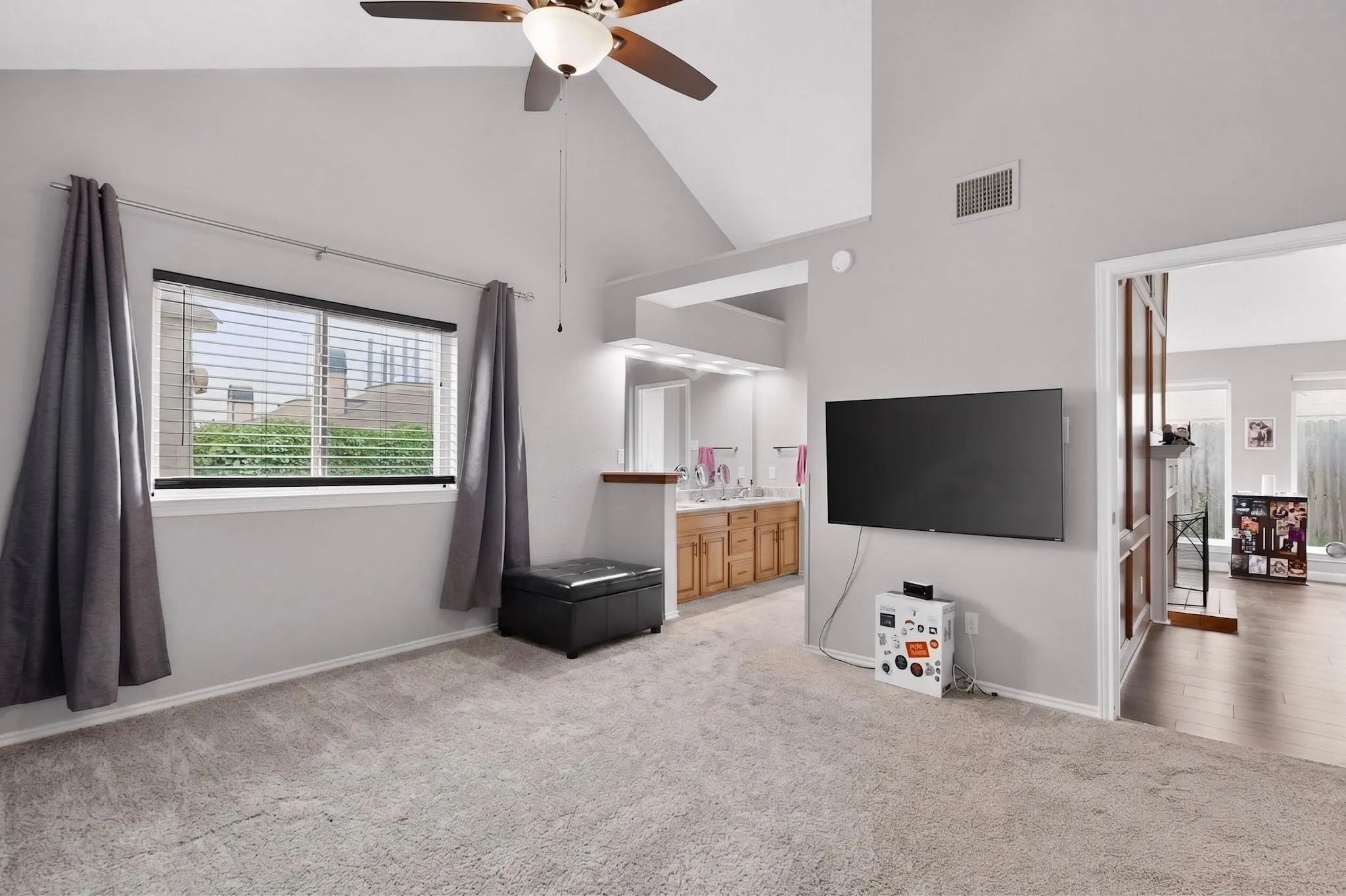 Single Family Residence For Sale in Dallas County , 5548 Village Green Drive, Mesquite, Texas 75150, 2 Bedroom, 2 Bathroom, 1 Garage spaces, 1,259 Sqft, built in 1983, mls#21374701, Real Estate Agent in Mesquite, Homes For Sale in Dallas county, Homes For Sale in Mesquite, Realtor in Mesquite Texas, Real Estate Brokerage Independent Realty Texas, Luminita Cordes Realtor
