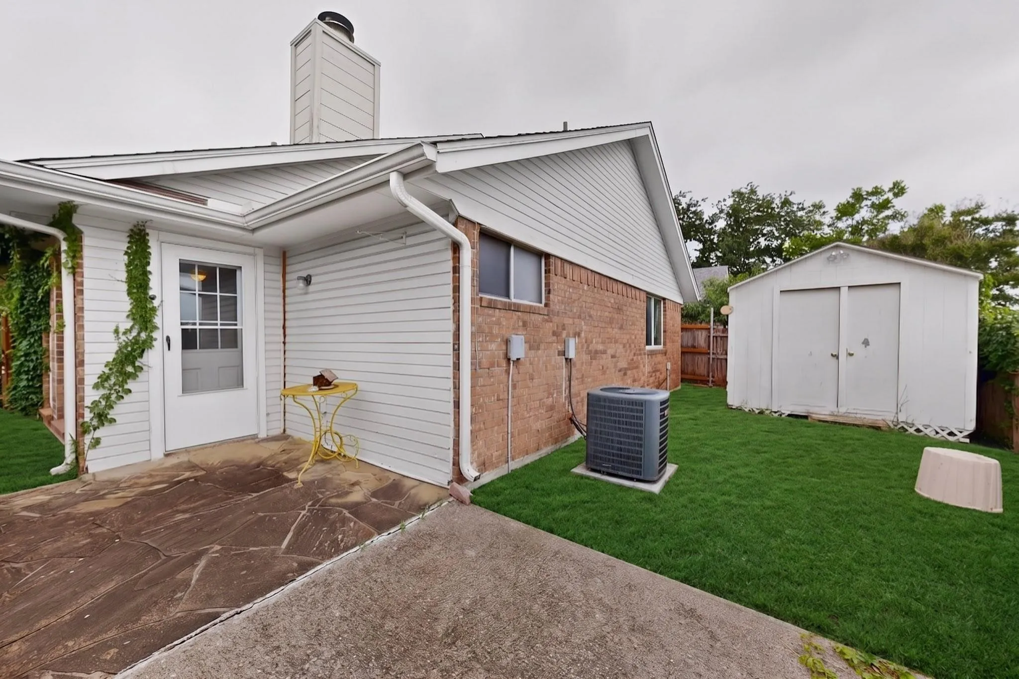 Single Family Residence For Sale in Dallas County , 5548 Village Green Drive, Mesquite, Texas 75150, 2 Bedroom, 2 Bathroom, 1 Garage spaces, 1,259 Sqft, built in 1983, mls#21374701, Real Estate Agent in Mesquite, Homes For Sale in Dallas county, Homes For Sale in Mesquite, Realtor in Mesquite Texas, Real Estate Brokerage Independent Realty Texas, Luminita Cordes Realtor