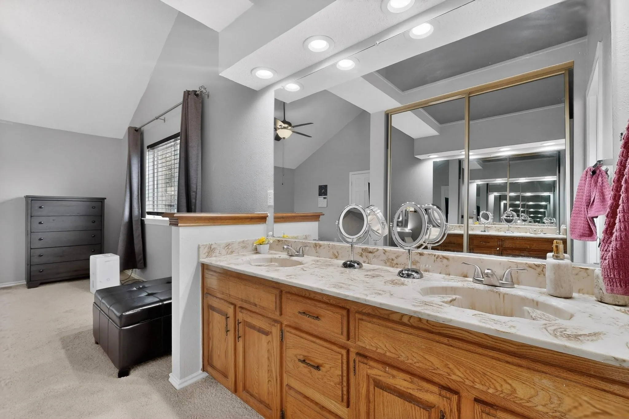 Single Family Residence For Sale in Dallas County , 5548 Village Green Drive, Mesquite, Texas 75150, 2 Bedroom, 2 Bathroom, 1 Garage spaces, 1,259 Sqft, built in 1983, mls#21374701, Real Estate Agent in Mesquite, Homes For Sale in Dallas county, Homes For Sale in Mesquite, Realtor in Mesquite Texas, Real Estate Brokerage Independent Realty Texas, Luminita Cordes Realtor