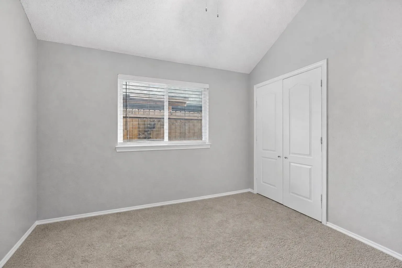 Single Family Residence For Sale in Dallas County , 5548 Village Green Drive, Mesquite, Texas 75150, 2 Bedroom, 2 Bathroom, 1 Garage spaces, 1,259 Sqft, built in 1983, mls#21374701, Real Estate Agent in Mesquite, Homes For Sale in Dallas county, Homes For Sale in Mesquite, Realtor in Mesquite Texas, Real Estate Brokerage Independent Realty Texas, Luminita Cordes Realtor