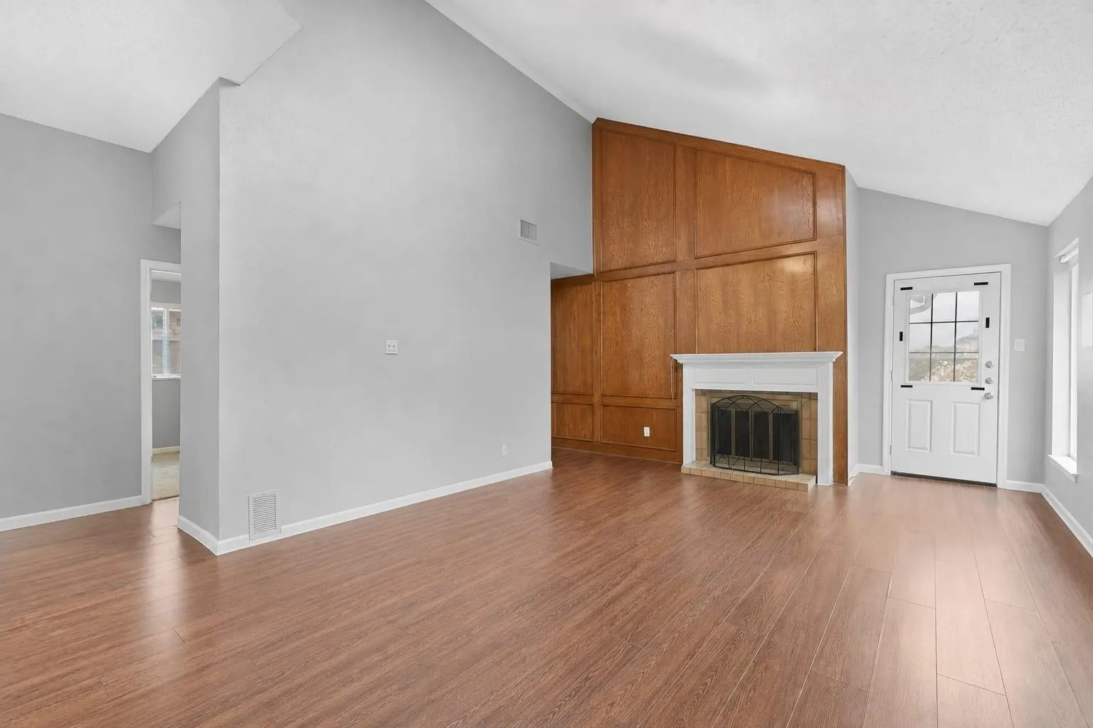 Single Family Residence For Sale in Dallas County , 5548 Village Green Drive, Mesquite, Texas 75150, 2 Bedroom, 2 Bathroom, 1 Garage spaces, 1,259 Sqft, built in 1983, mls#21374701, Real Estate Agent in Mesquite, Homes For Sale in Dallas county, Homes For Sale in Mesquite, Realtor in Mesquite Texas, Real Estate Brokerage Independent Realty Texas, Luminita Cordes Realtor